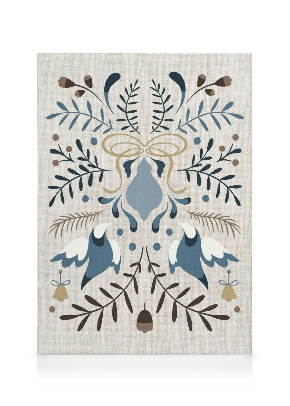 Handmålad folkkonst med symmetriska löv, grenar, blommor och fåglar i blått, brunt och beige på en texturerad bakgrund.
