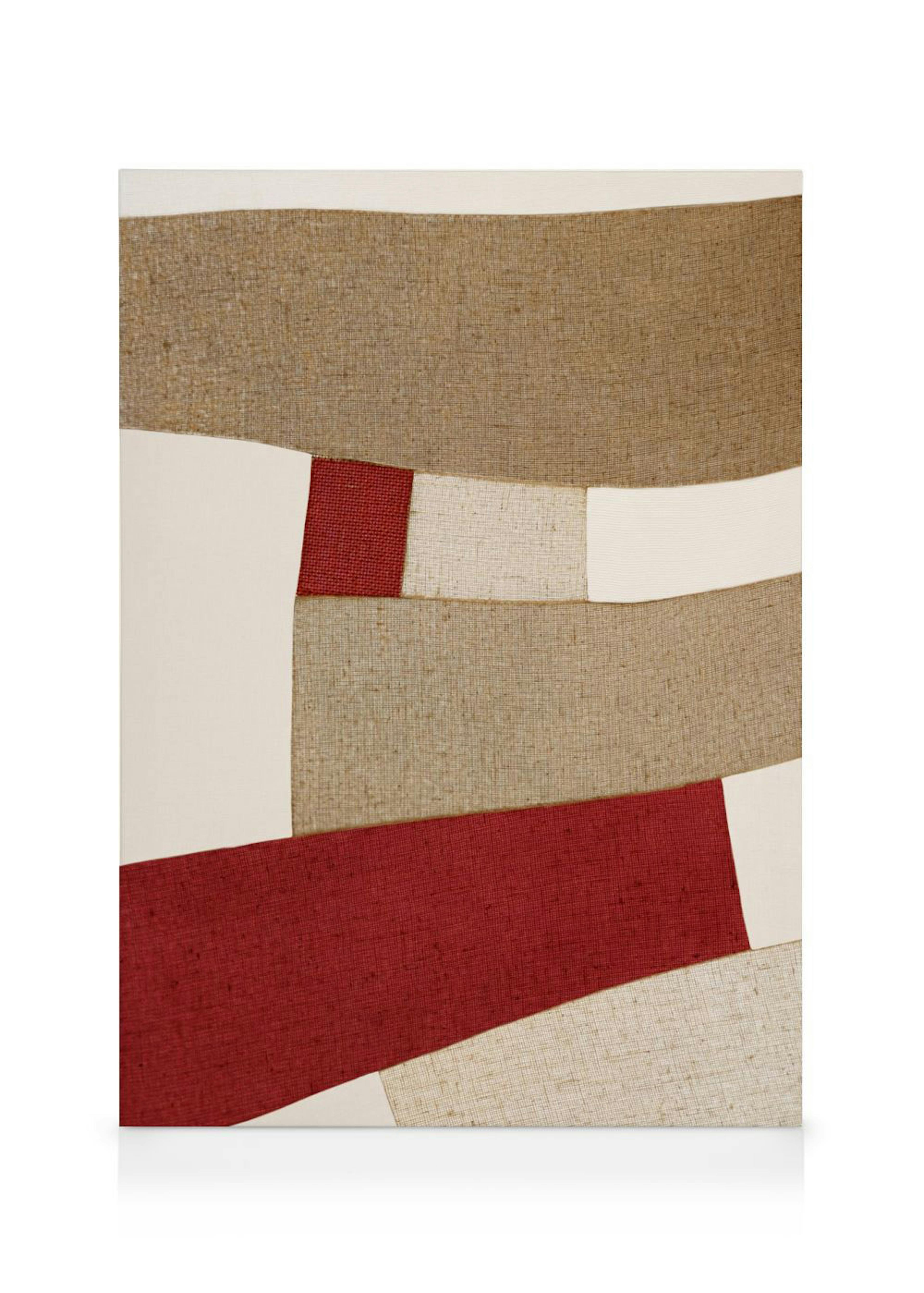 Toile abstraite patchwork beige rouge, formes géométriques et typographie complexe sur la toile