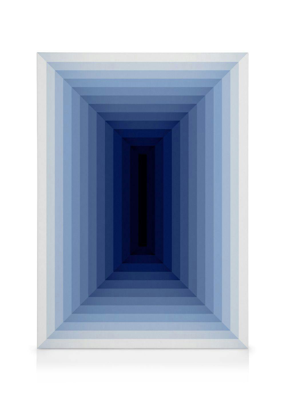 Blå tonad optisk illusion i form av en tunnel med gradienter som skapar djup och symmetri på canvas.