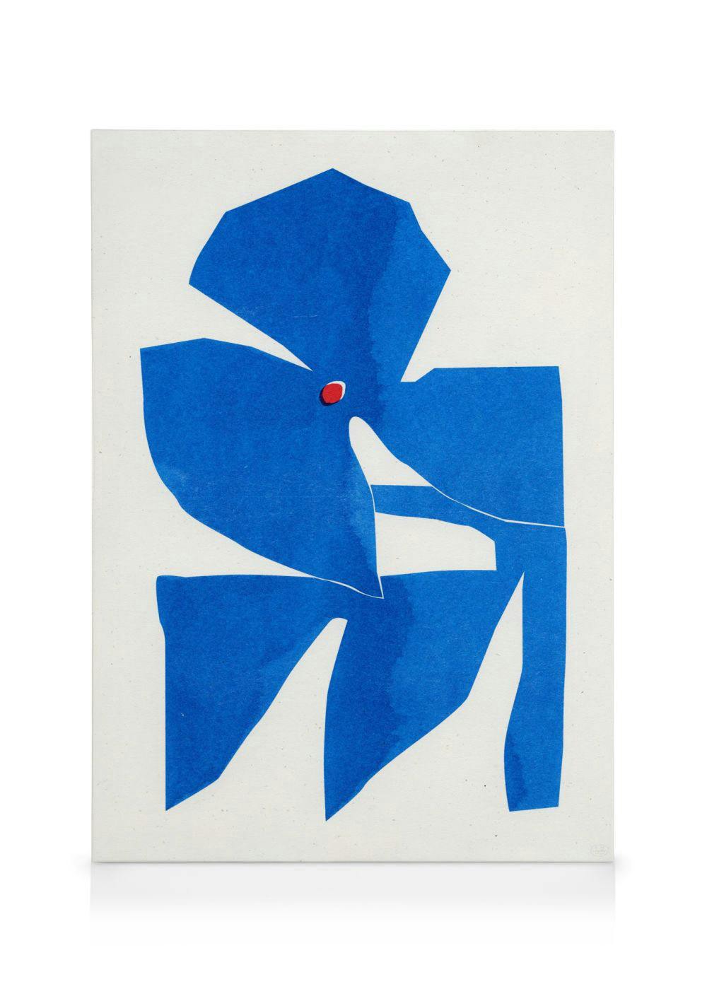 Tela abstrata com formas recortadas em azul, branco e vermelho, com um ponto vermelho central, sobre fundo off-white.