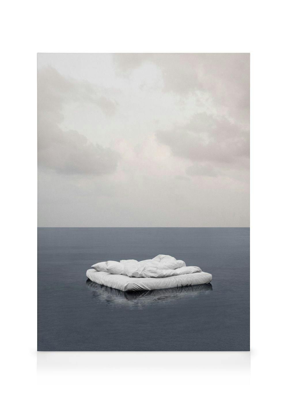 Floating in Dreams Toile (30x40 cm - Cadre noir) - Photographies par Desenio