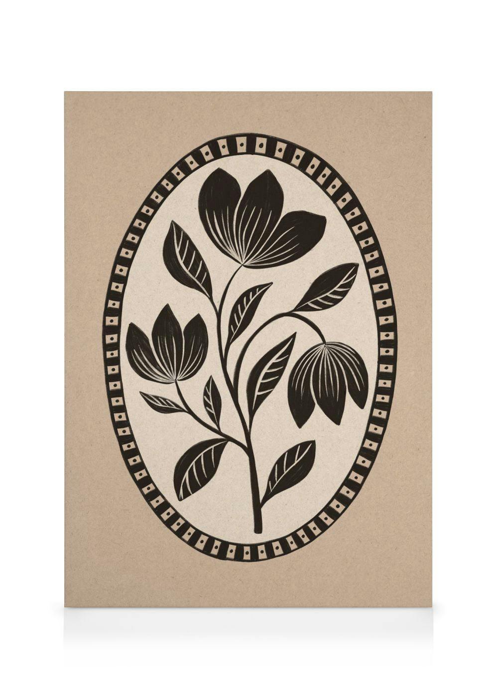 Gotische bloem canvas, zwart-wit gestileerde bloemen, bladeren en stengels in ovaal kader, beige achtergrond.