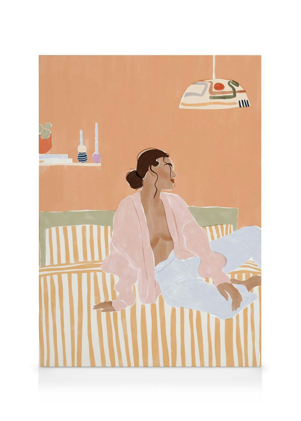 Stampa artistica donna che si rilassa su un letto a righe, sfondo color pesca, stile illustrazione digitale.