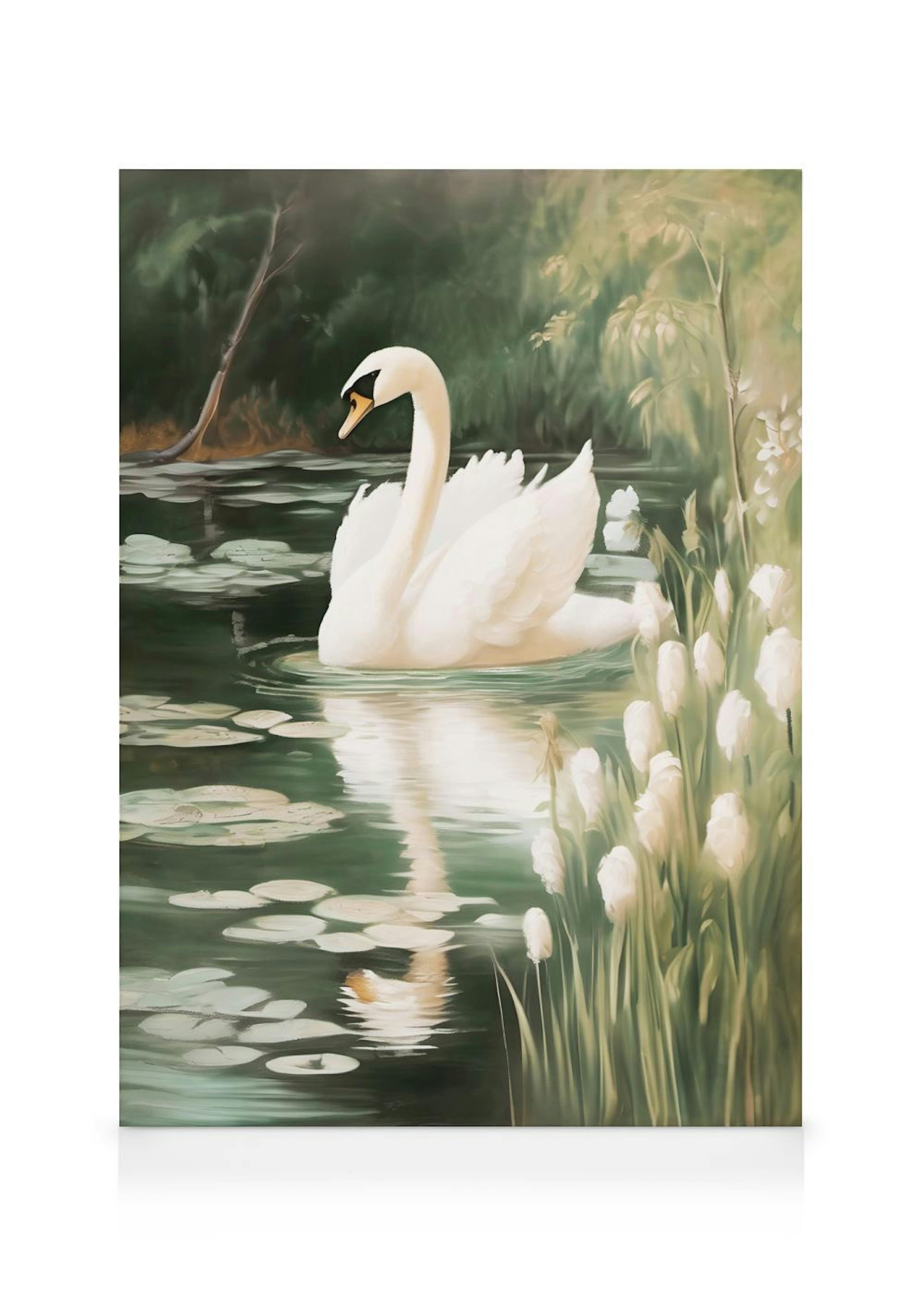 Majestueuze witte zwaan op groen water met waterlelies, weerspiegeling in stil water, groene bomen op de achtergrond.