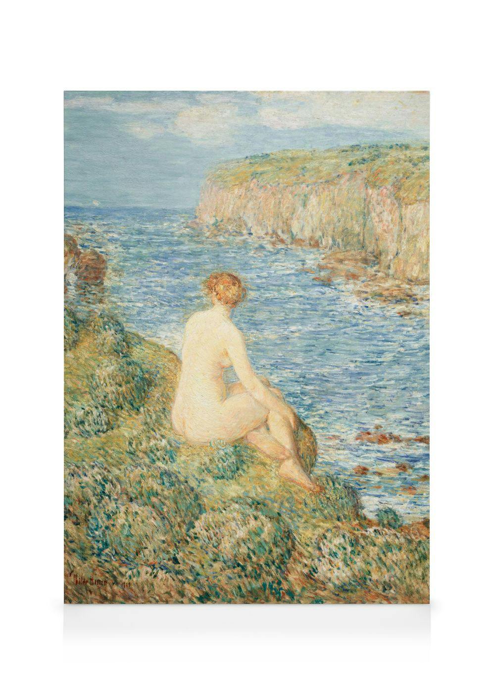 Frederick Childe Hassam schilderij van een zittende naaktfiguur aan blauw water met witte golven en zichtbare penseelstreken.