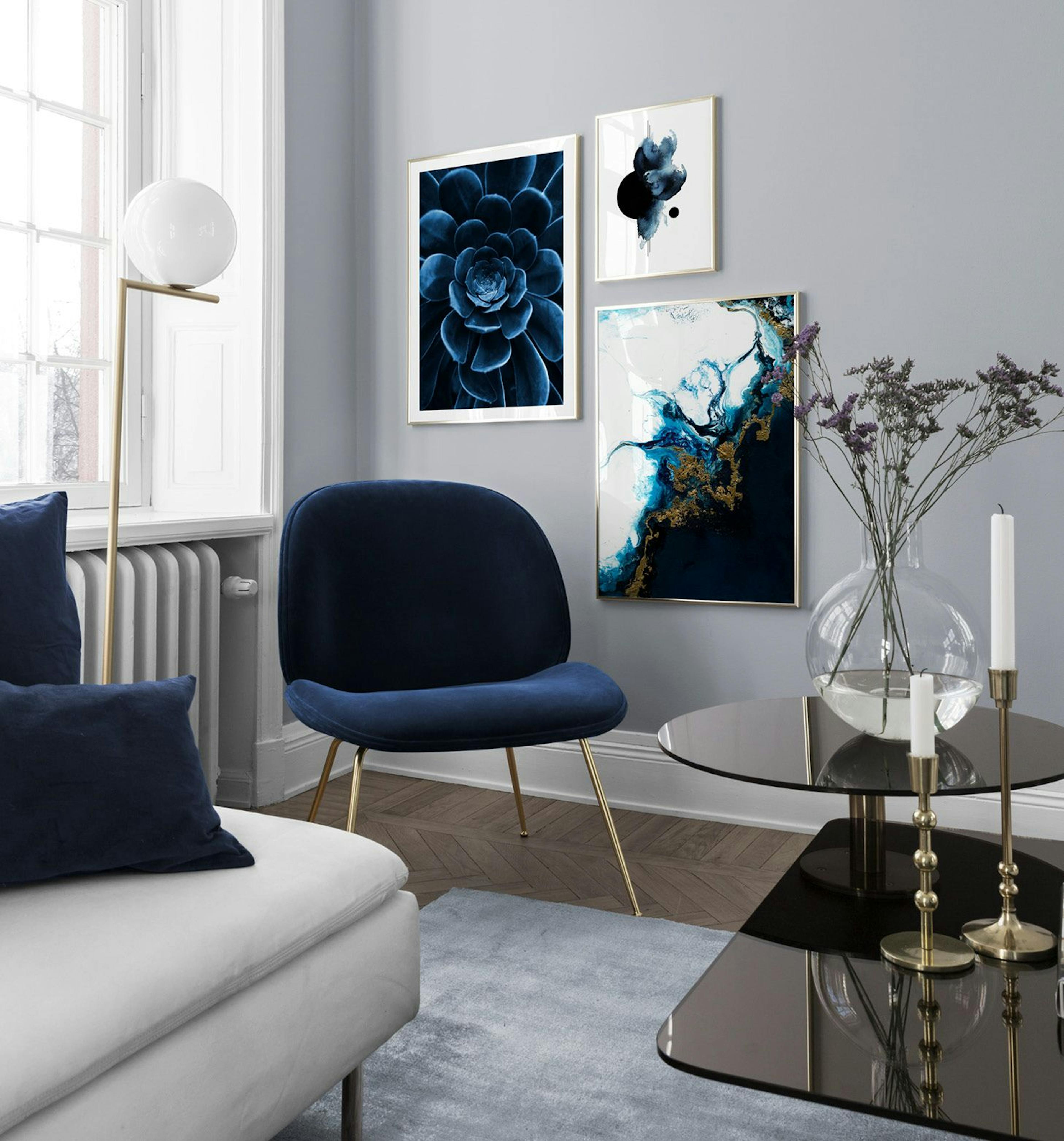 Blue on blue galleria a parete