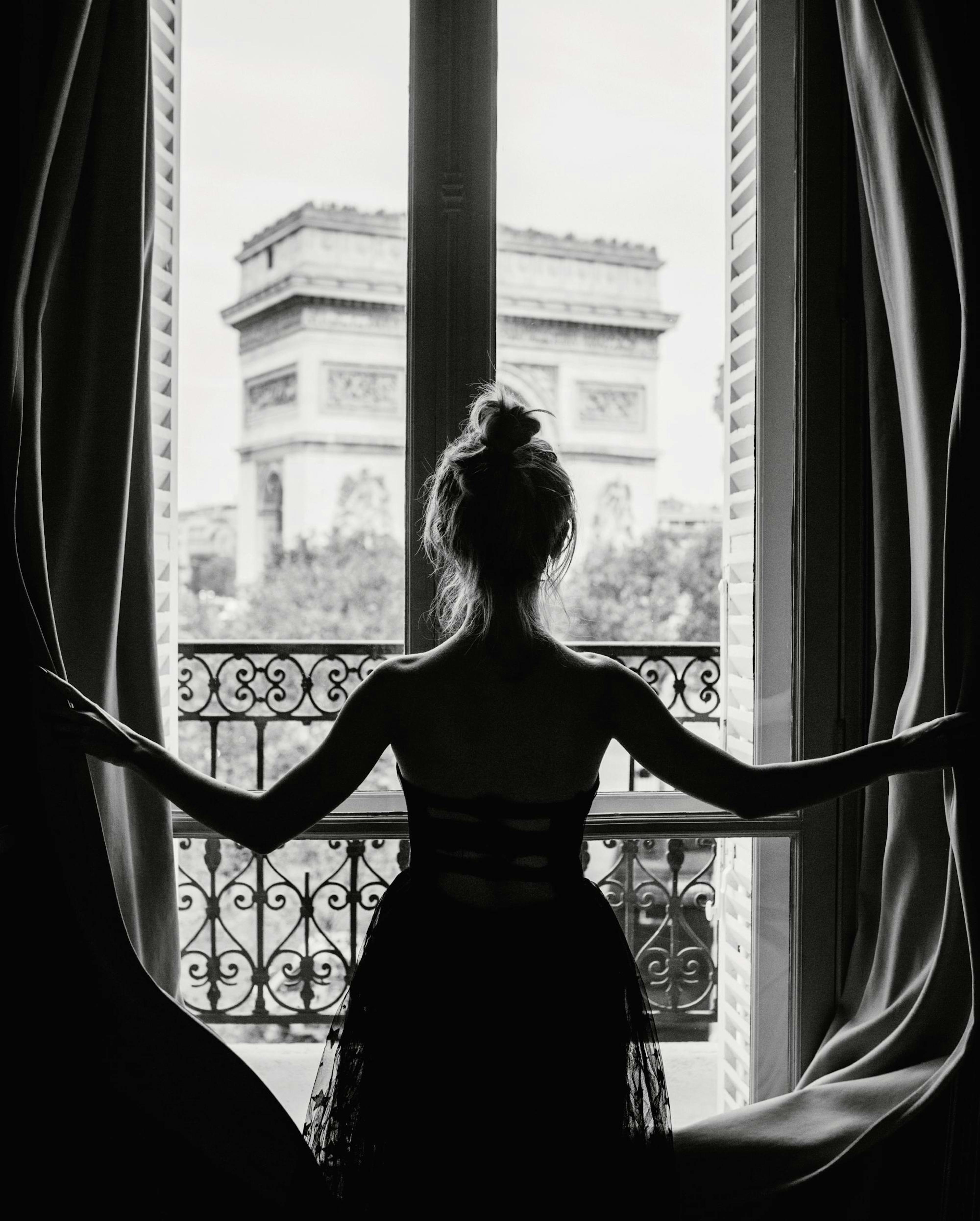 Girl In Window 포스터
