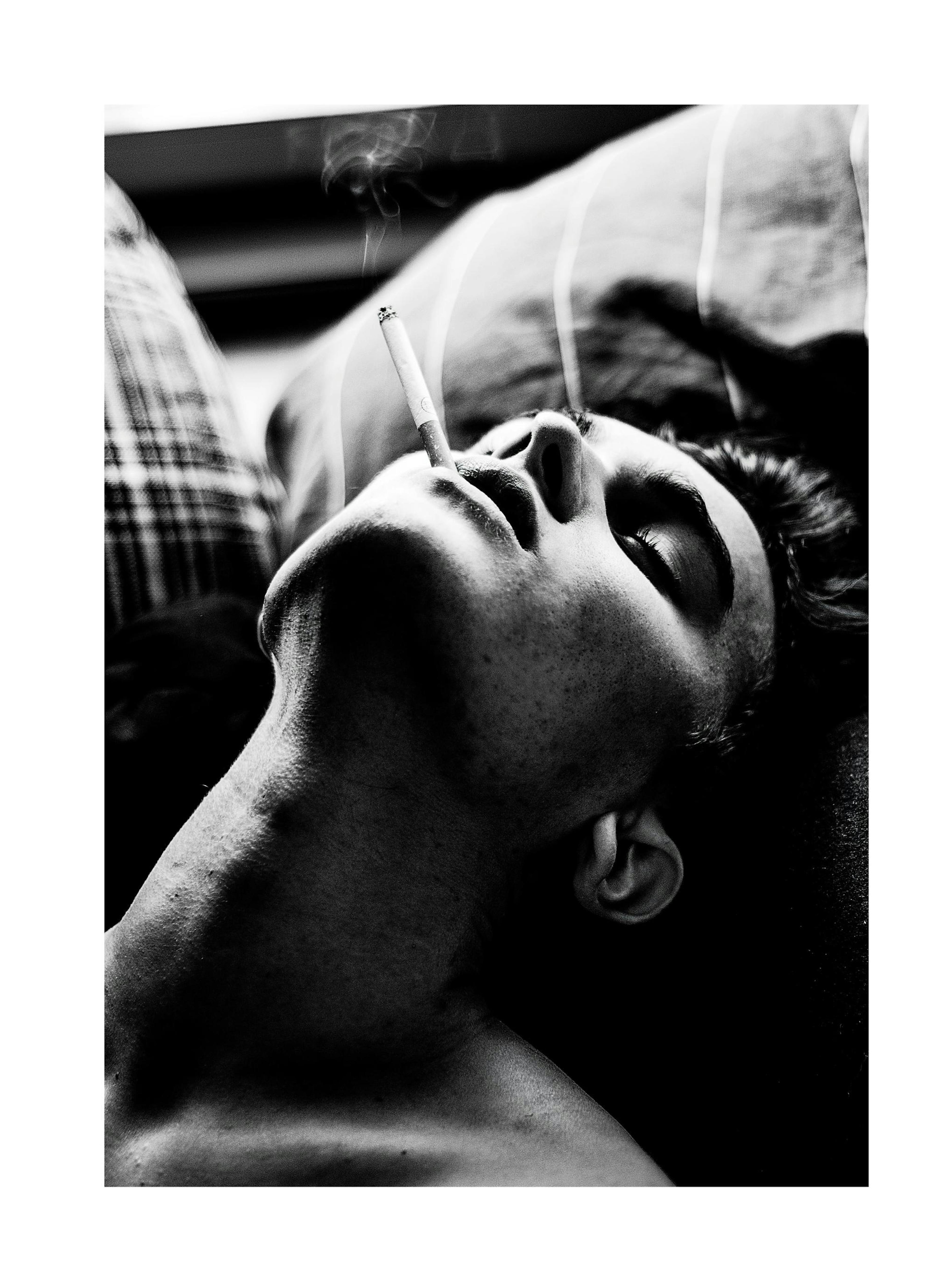 Smoking In Bed Affiche