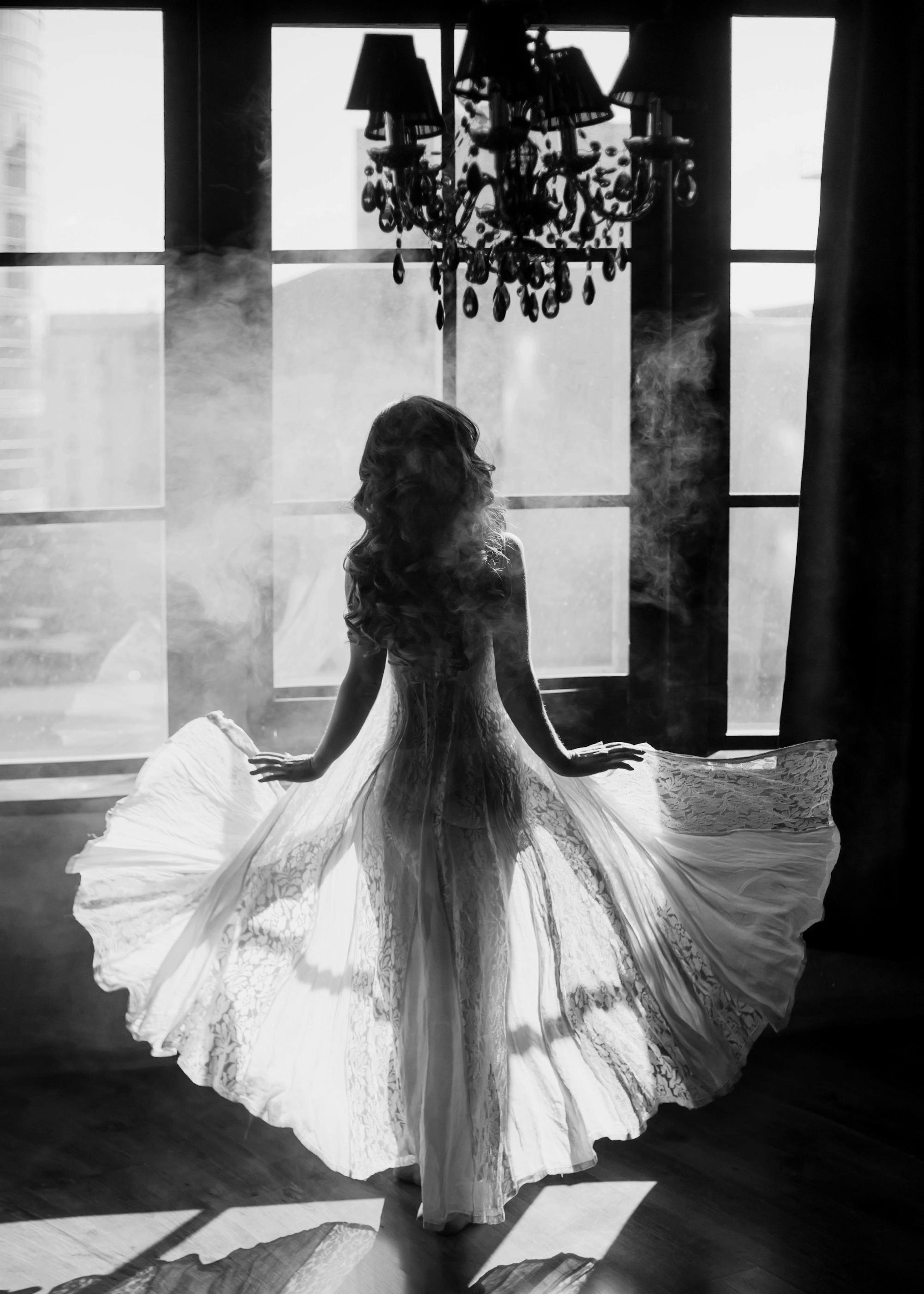 White Dress Plagát 0
