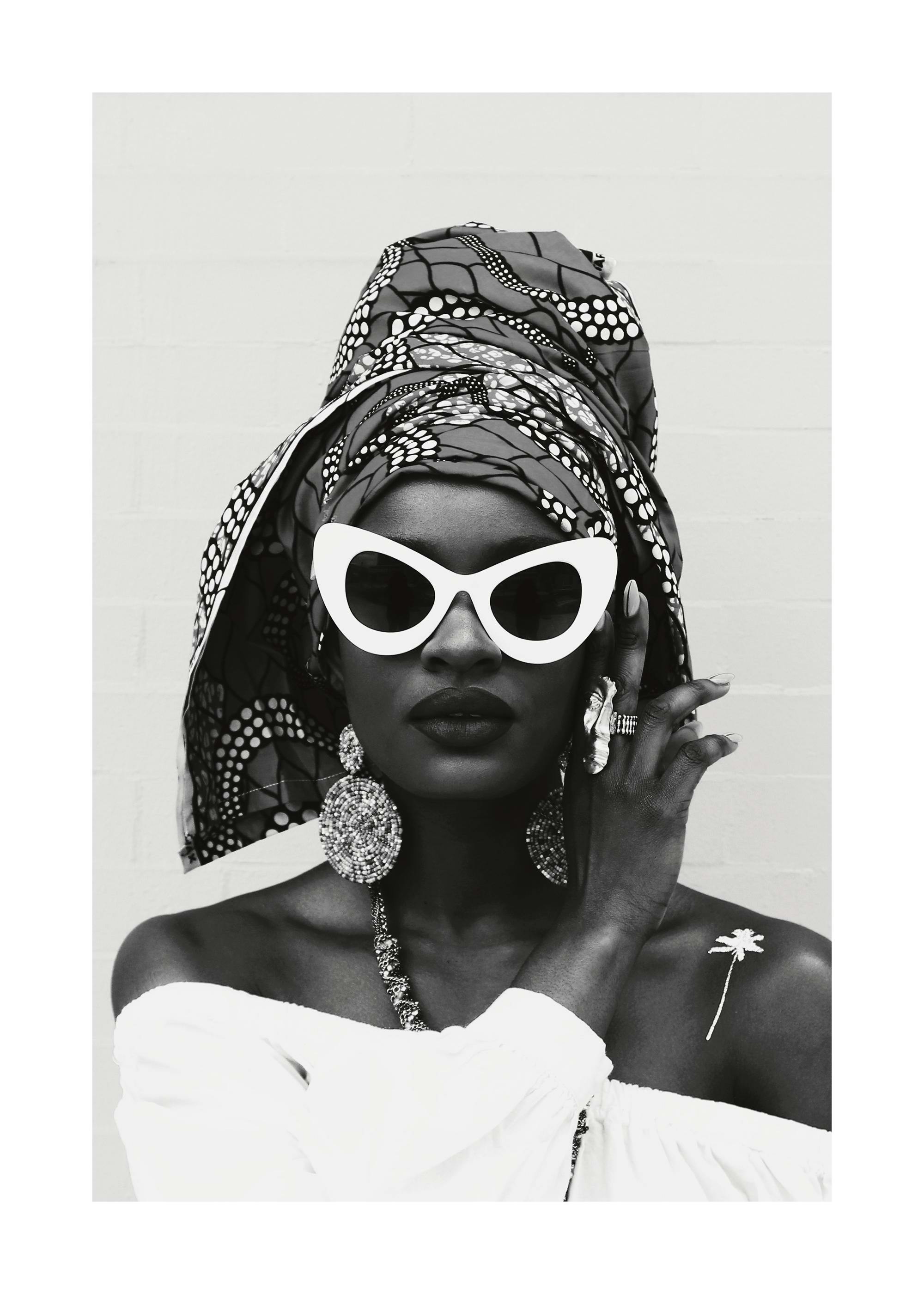White Sunglasses Juliste 0