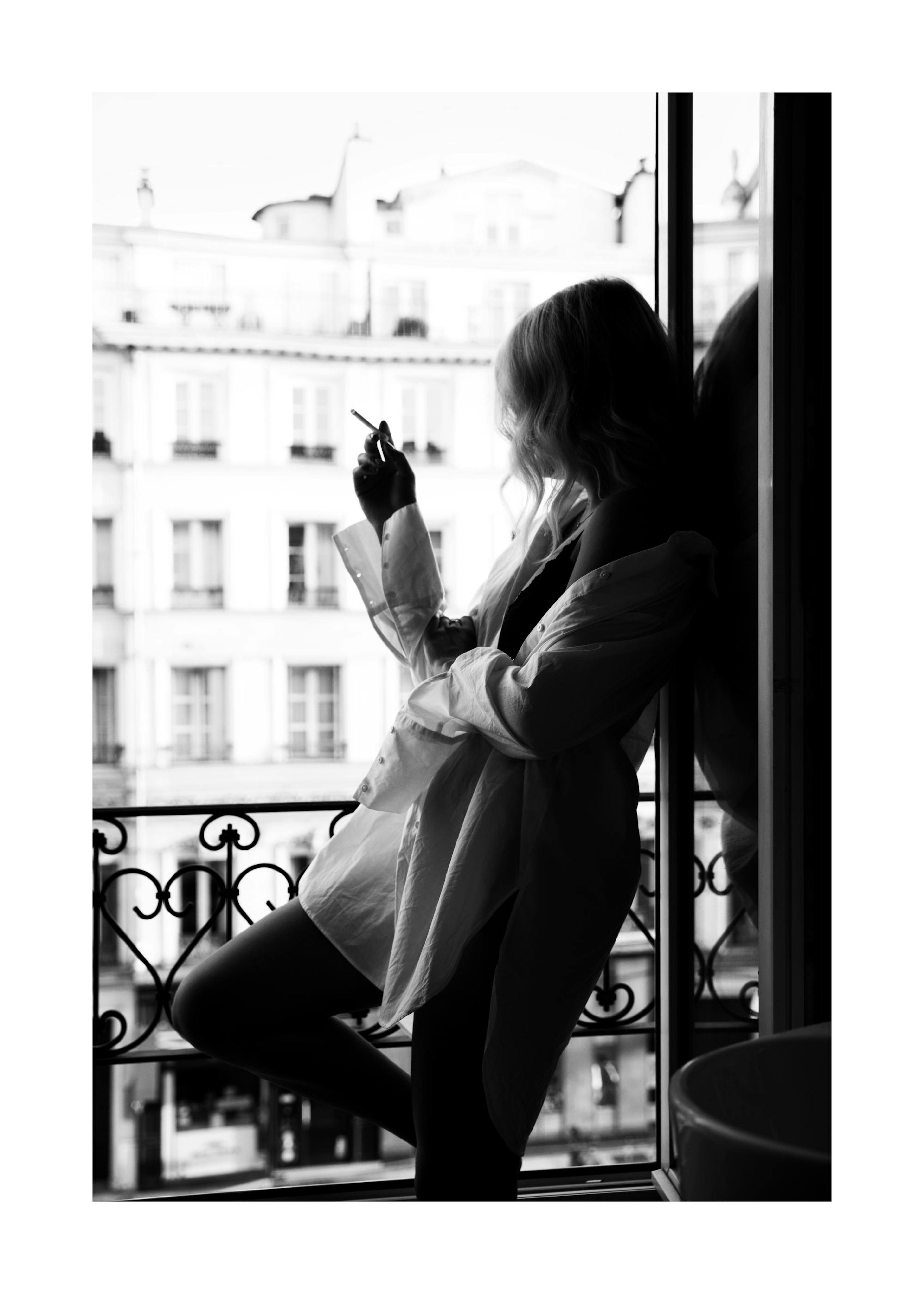 Smoking in Paris Poster 0