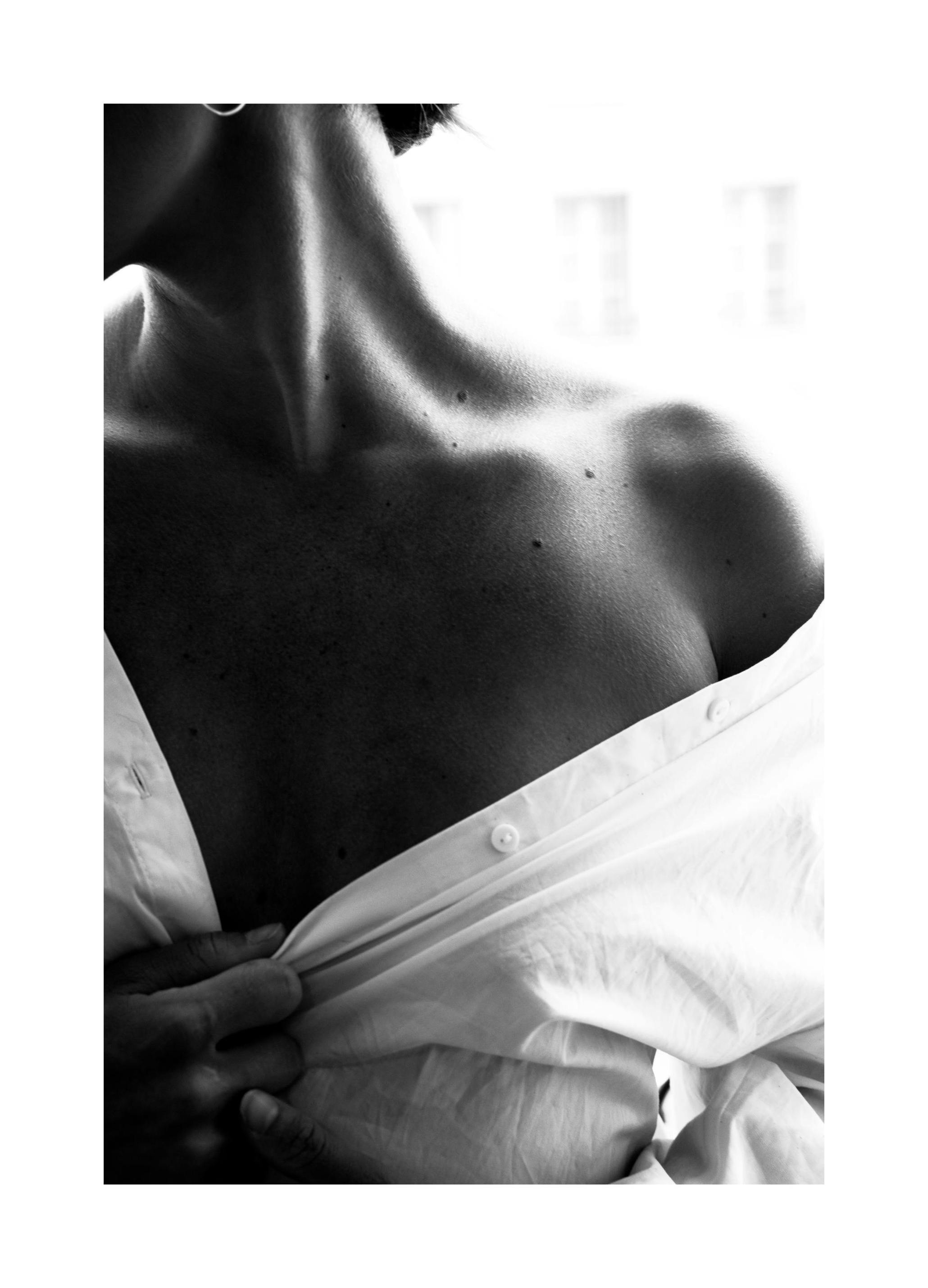 Prints - Shoulder Print (40x50 cm) - Black & white prints