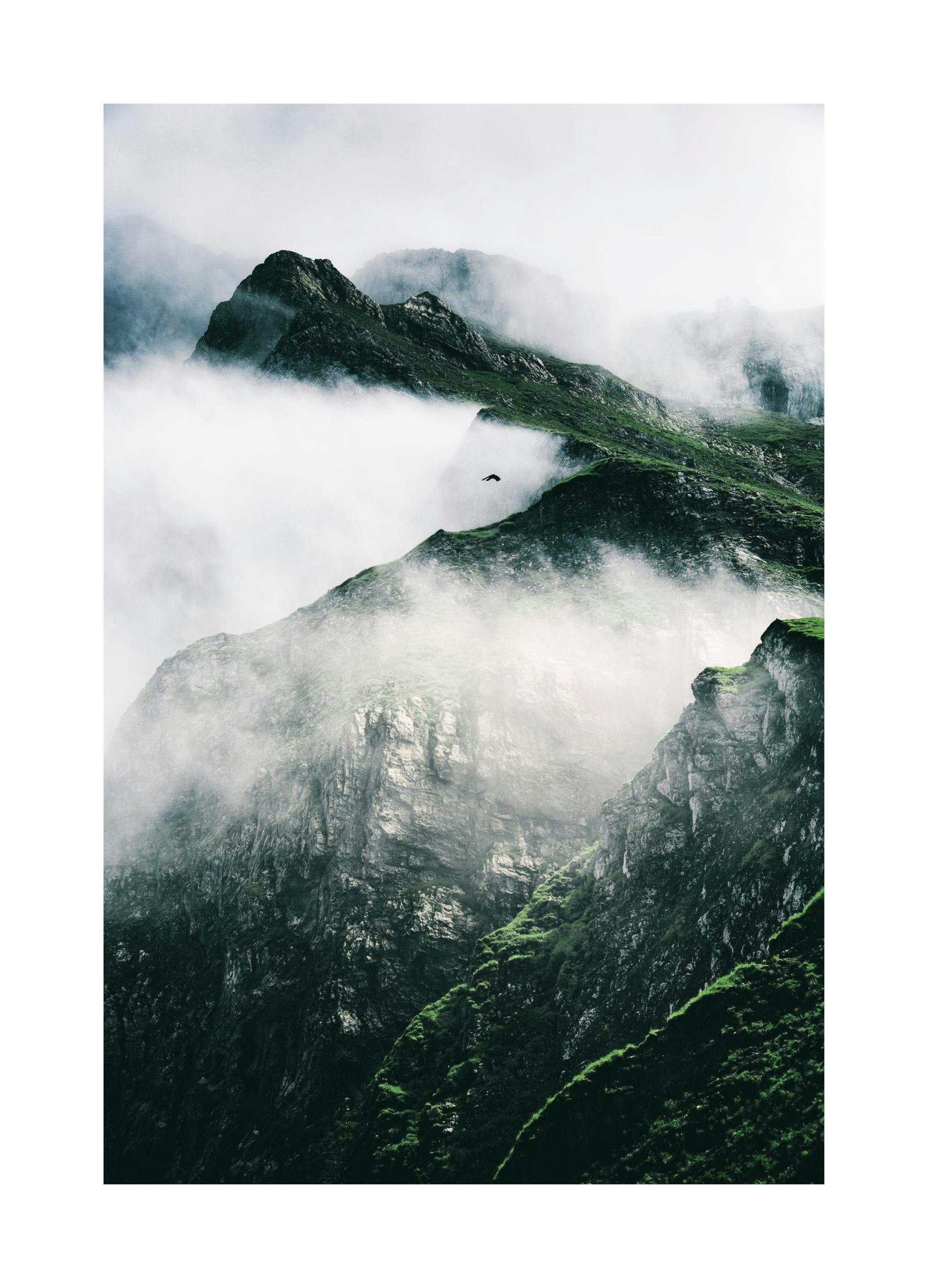 Rugged Misty Mountains Poster (30x40 cm) -  Bilder mit Naturmotiven