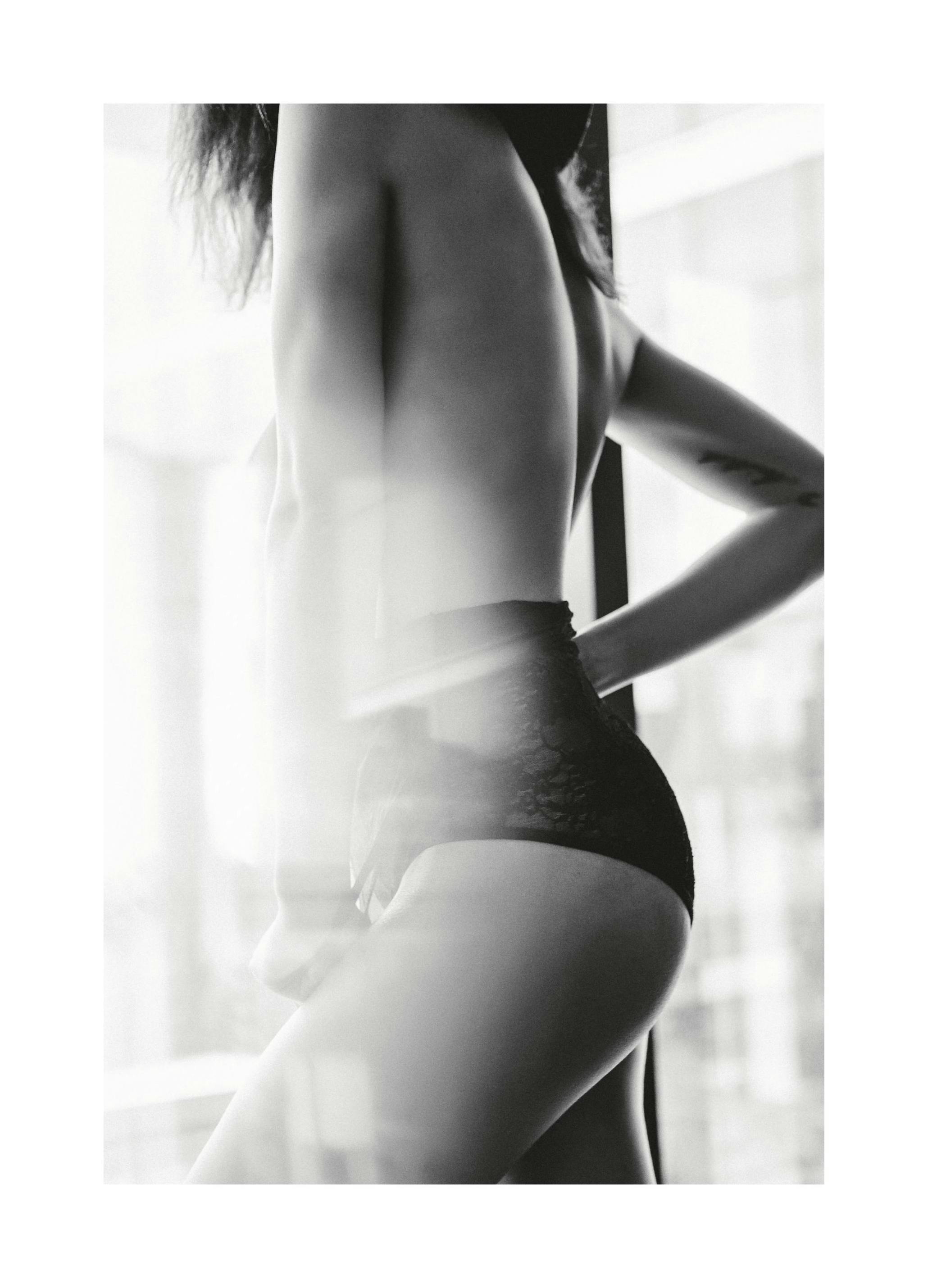 Black Lingerie Poster (30x40 cm) - Zwart wit foto's