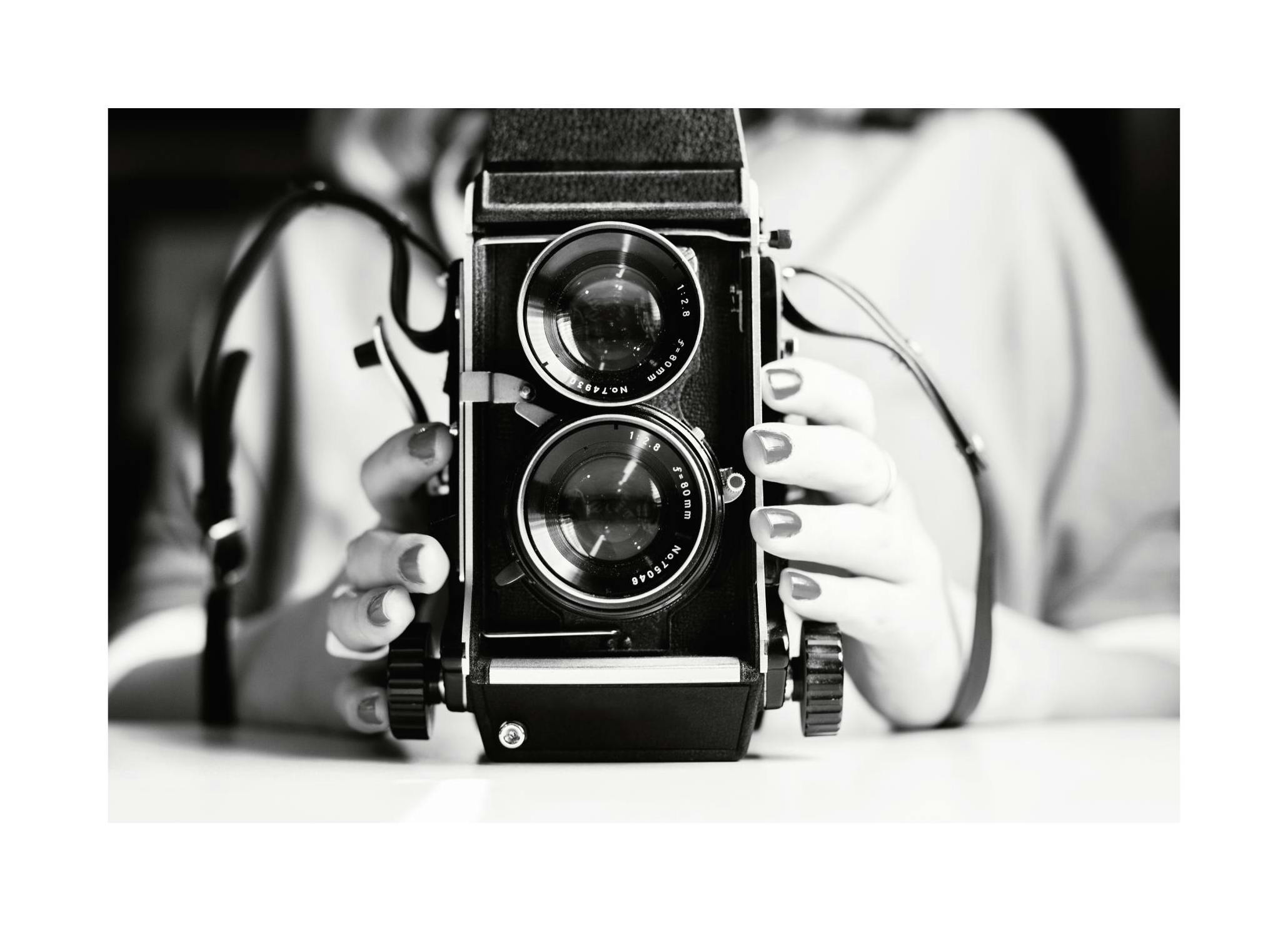 Analog Camera Poster (30x40 cm)- Foto in bianco e nero
