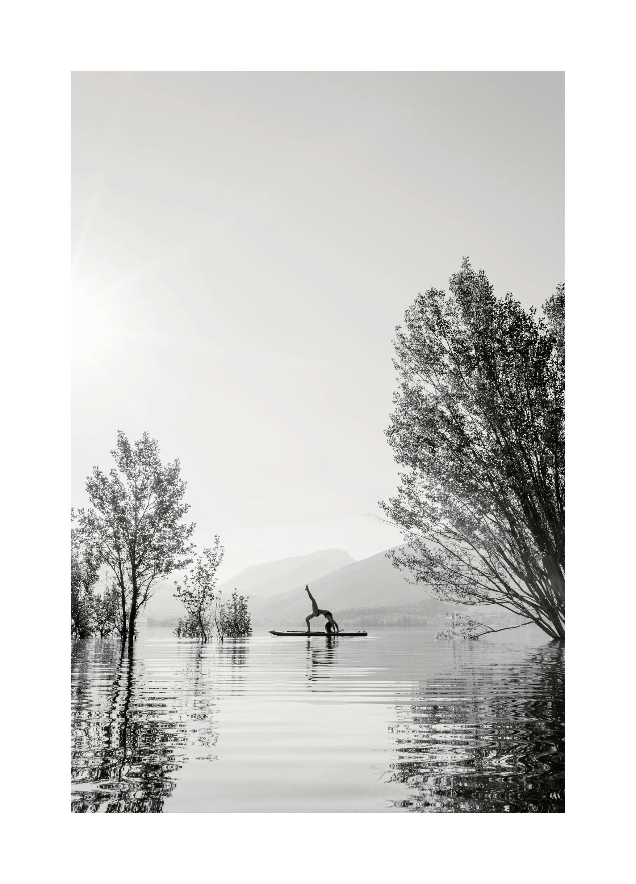 Surf Yoga Poster (50x70 cm) - Zwart wit posters