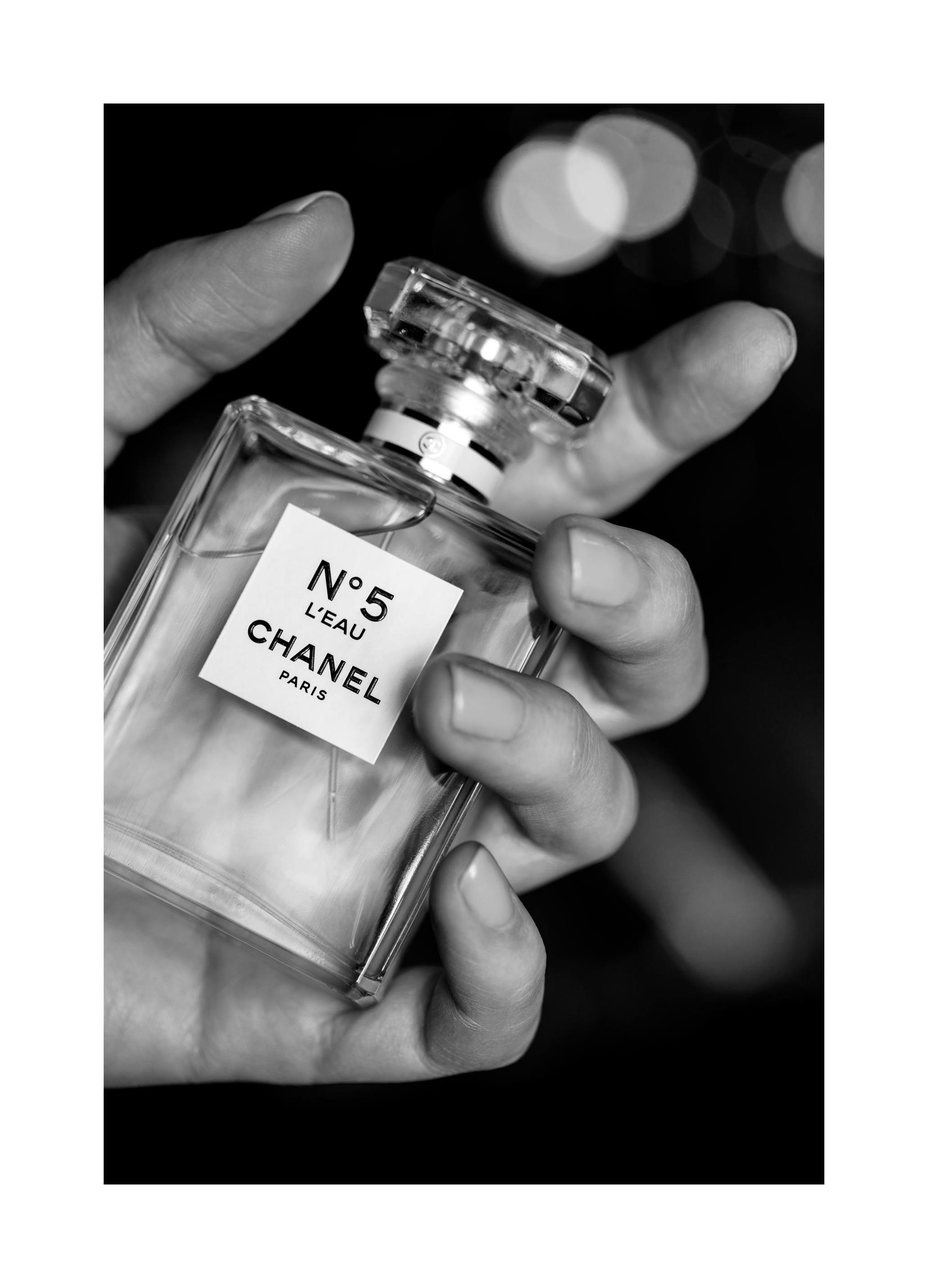 Carry Chanel No5 Plakat (21x30 cm)- Fotografia
