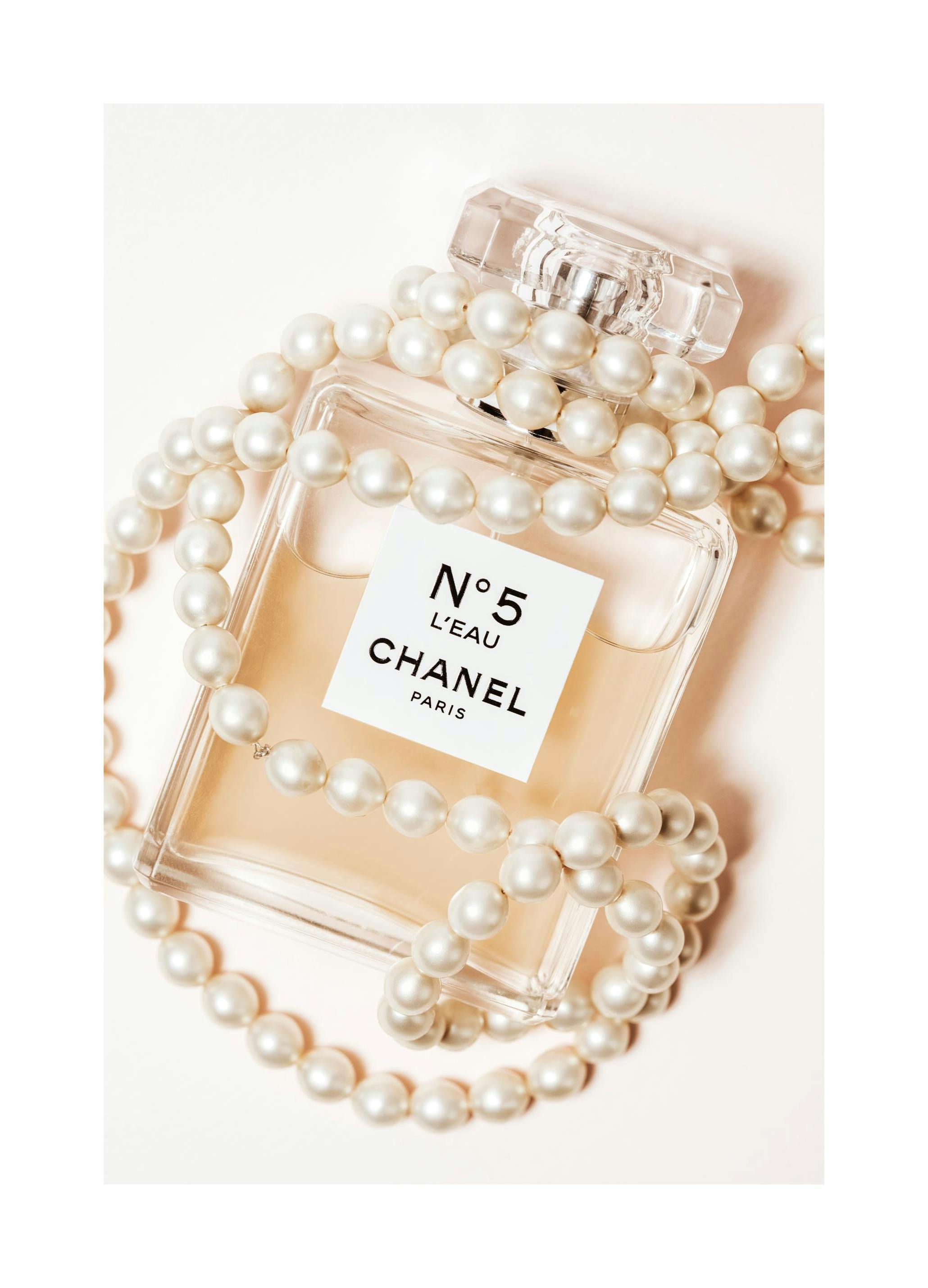 Chanel No5 In Pearls Affiche (21x30 cm) - Photographies
