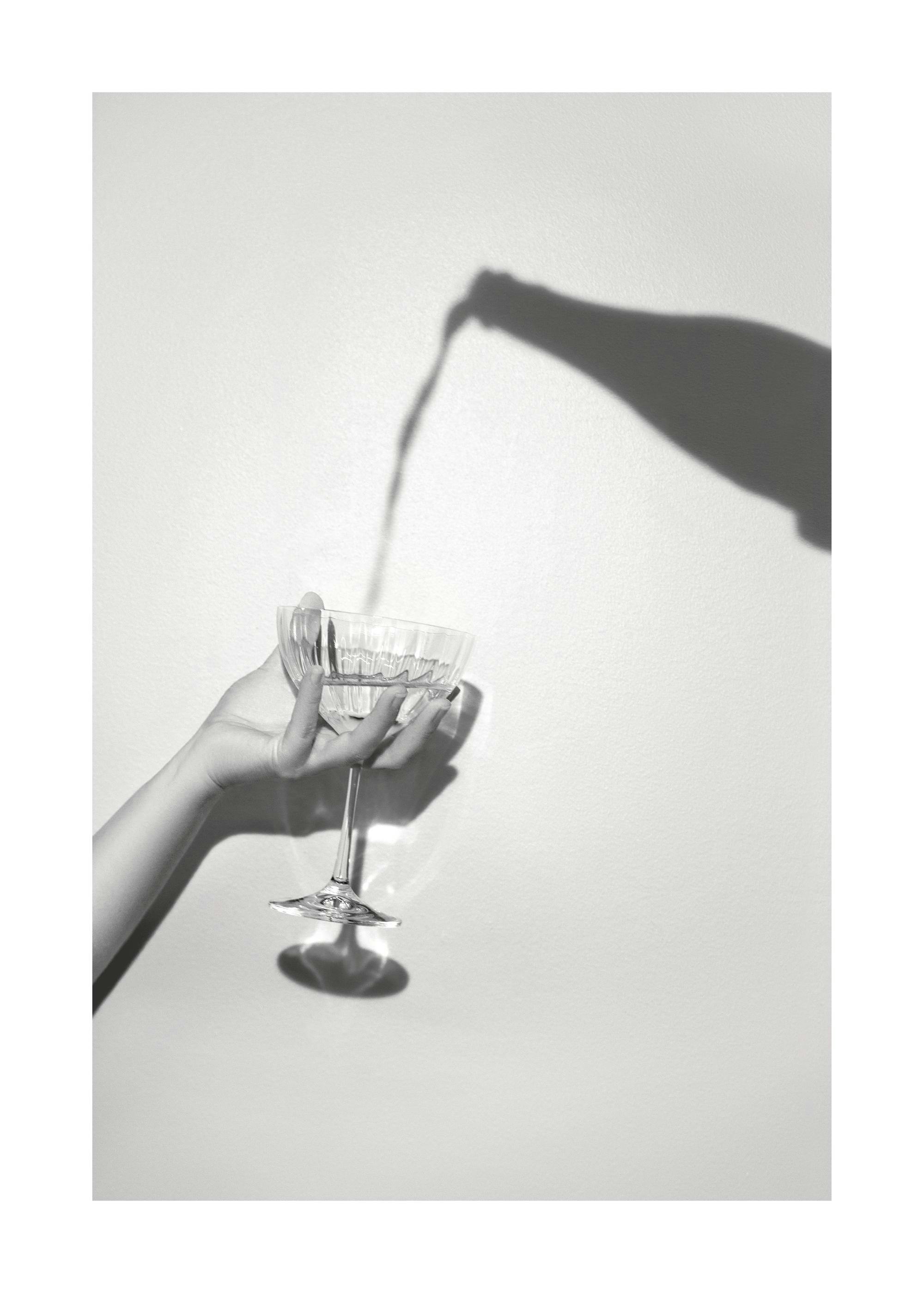 More Champagne Please Plakat 0