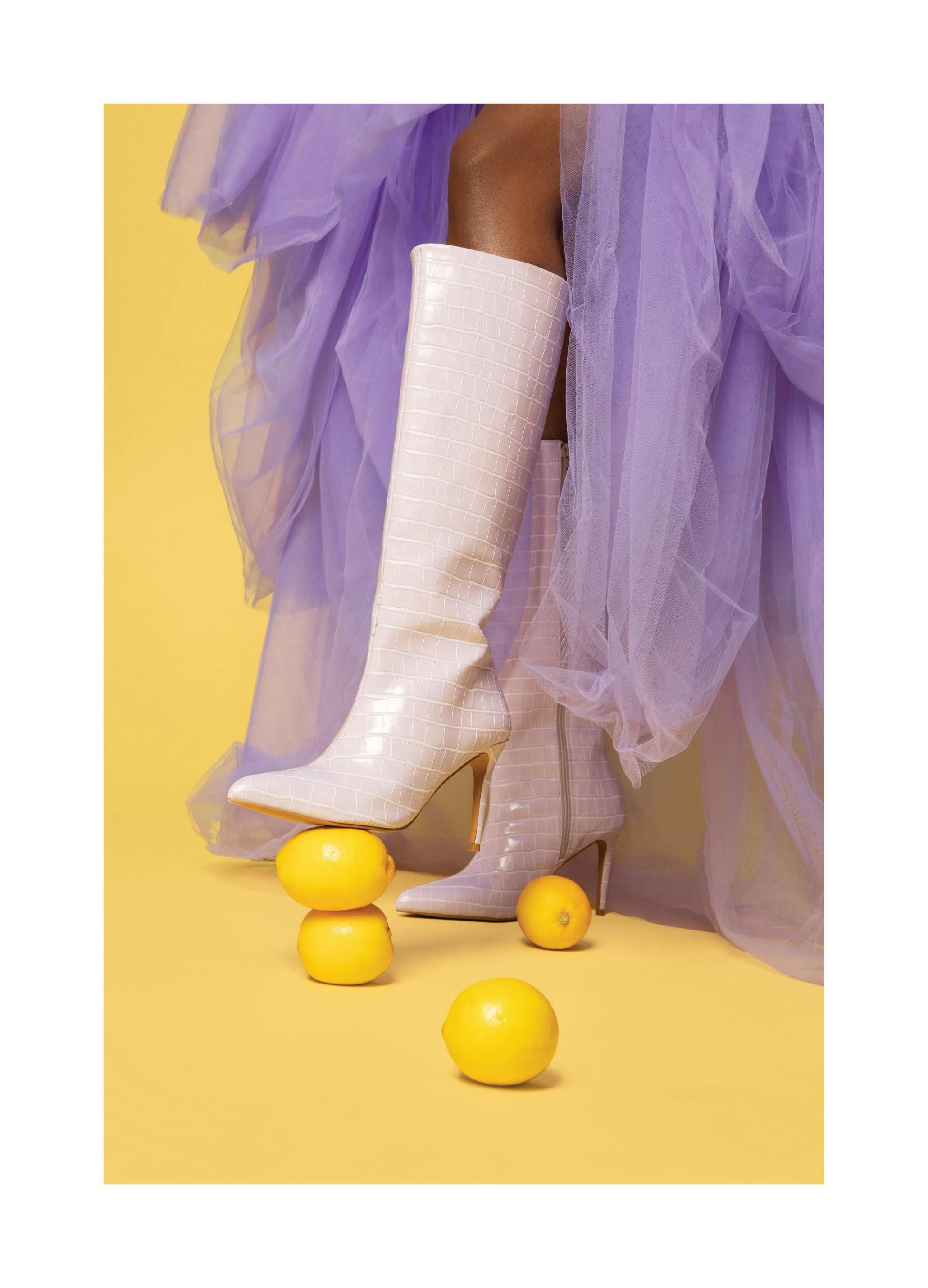 Boots on Lemons Poster (30x40 cm) - Fotokunst