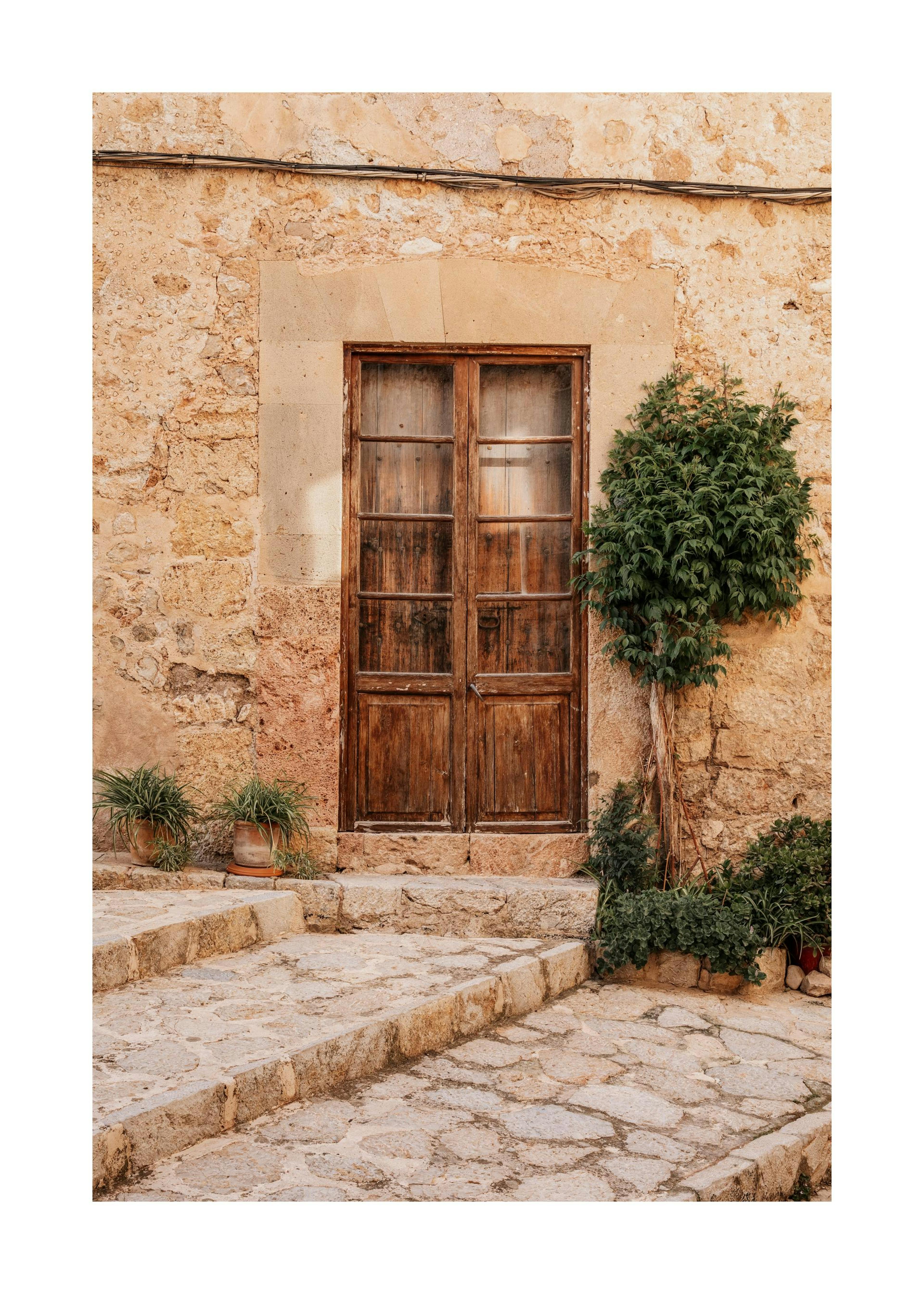 Charming Home Poster 0