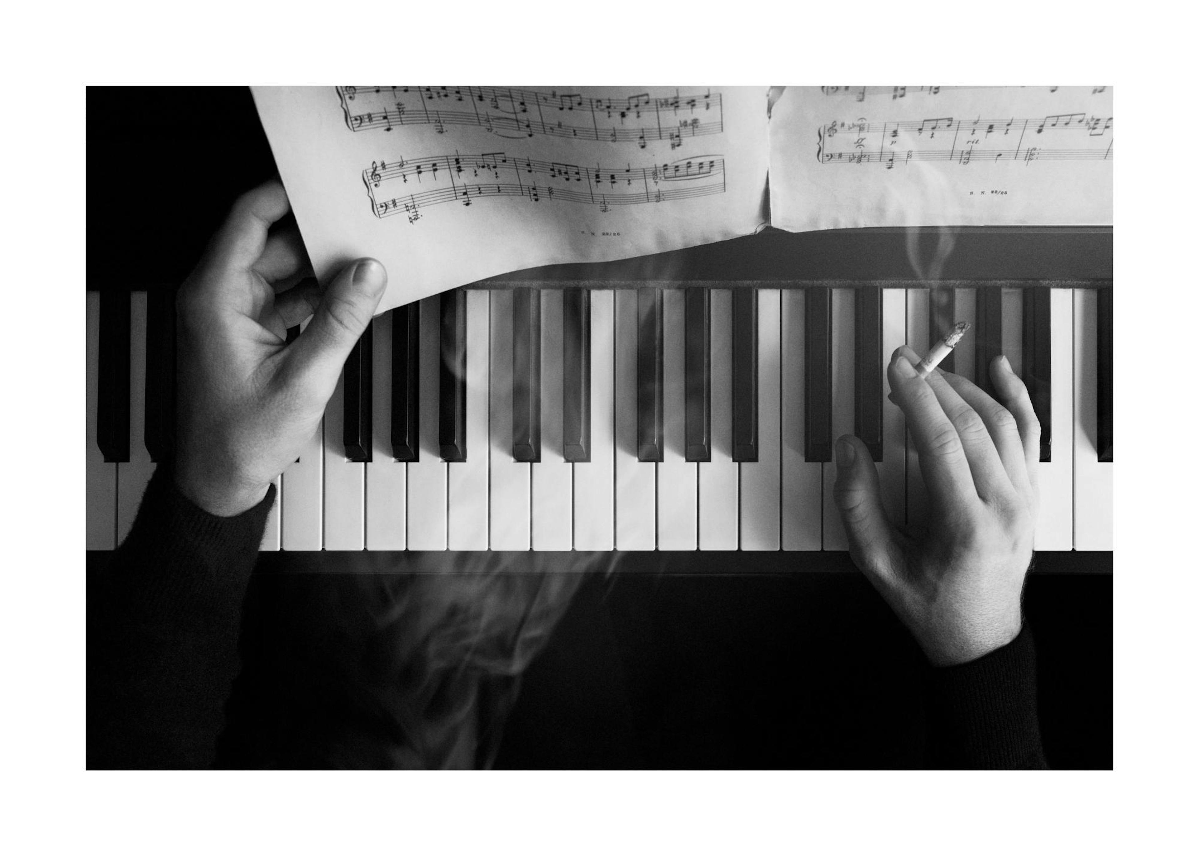Smoking by the Piano Poster 0