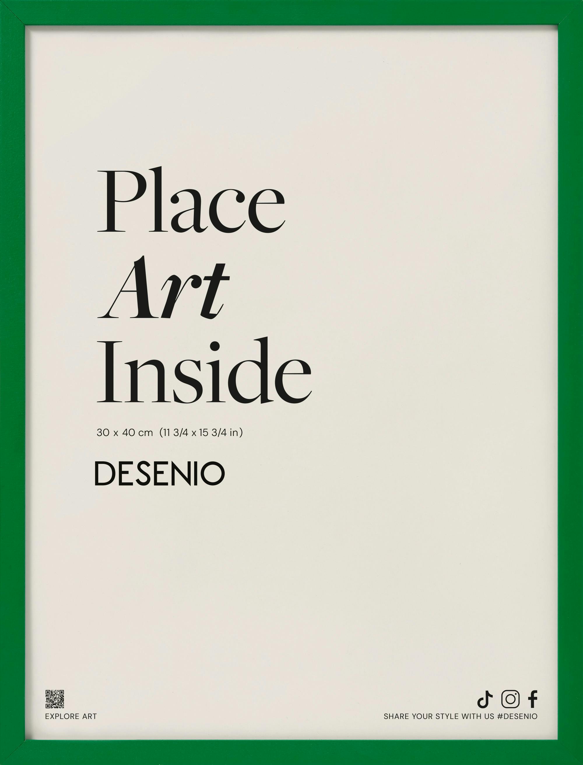 Poster con testo nero Place Art Inside e DESENIO su sfondo bianco, in una cornice verde.
