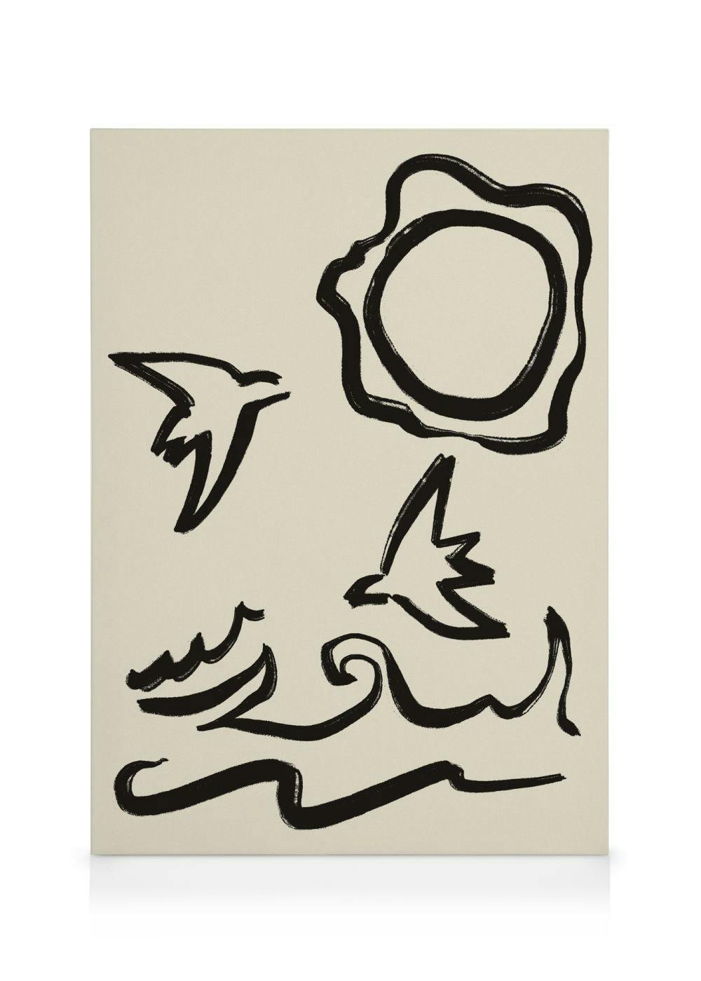 Lienzo con dibujos abstractos en negro de dos pájaros, olas y un sol, sobre un fondo beige claro.