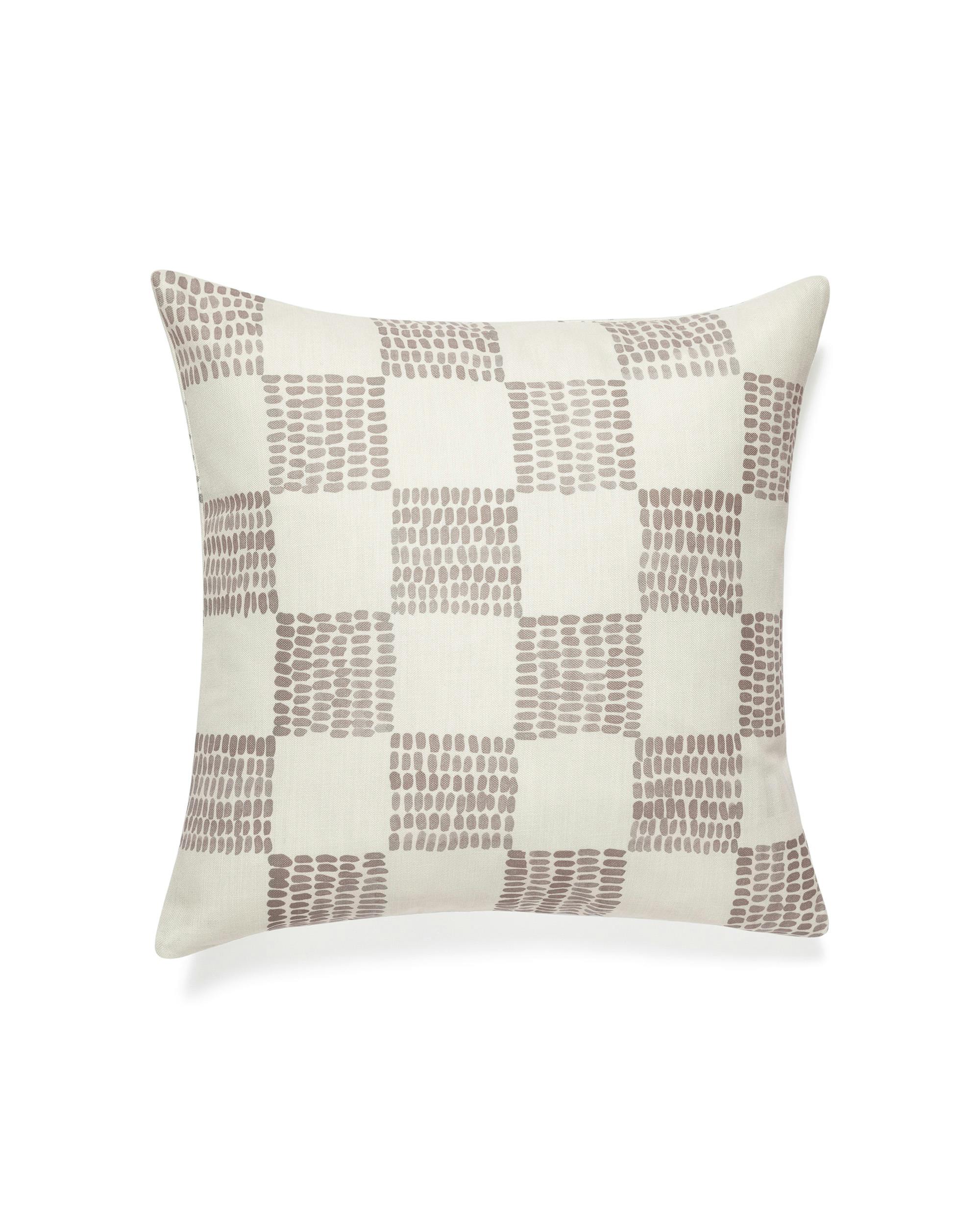 Kussensloop met beige gestippelde vierkanten in een geruit patroon, home decor.