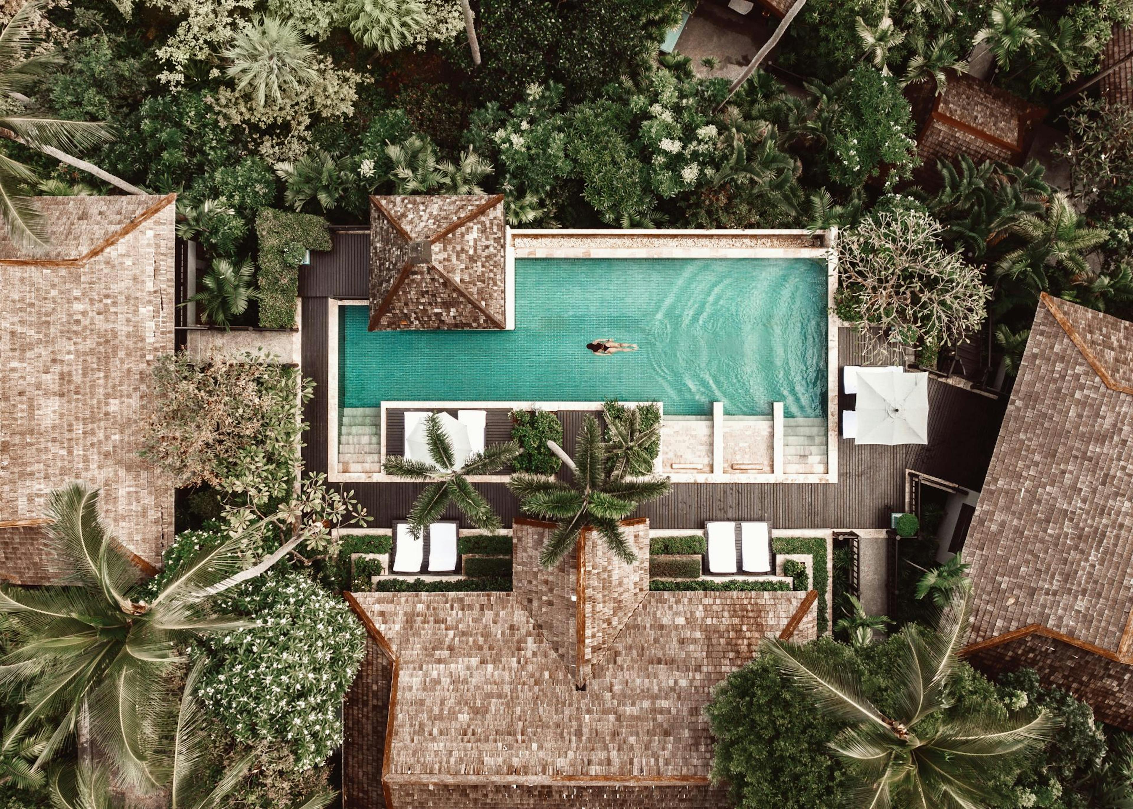 Lush Living Poster 0