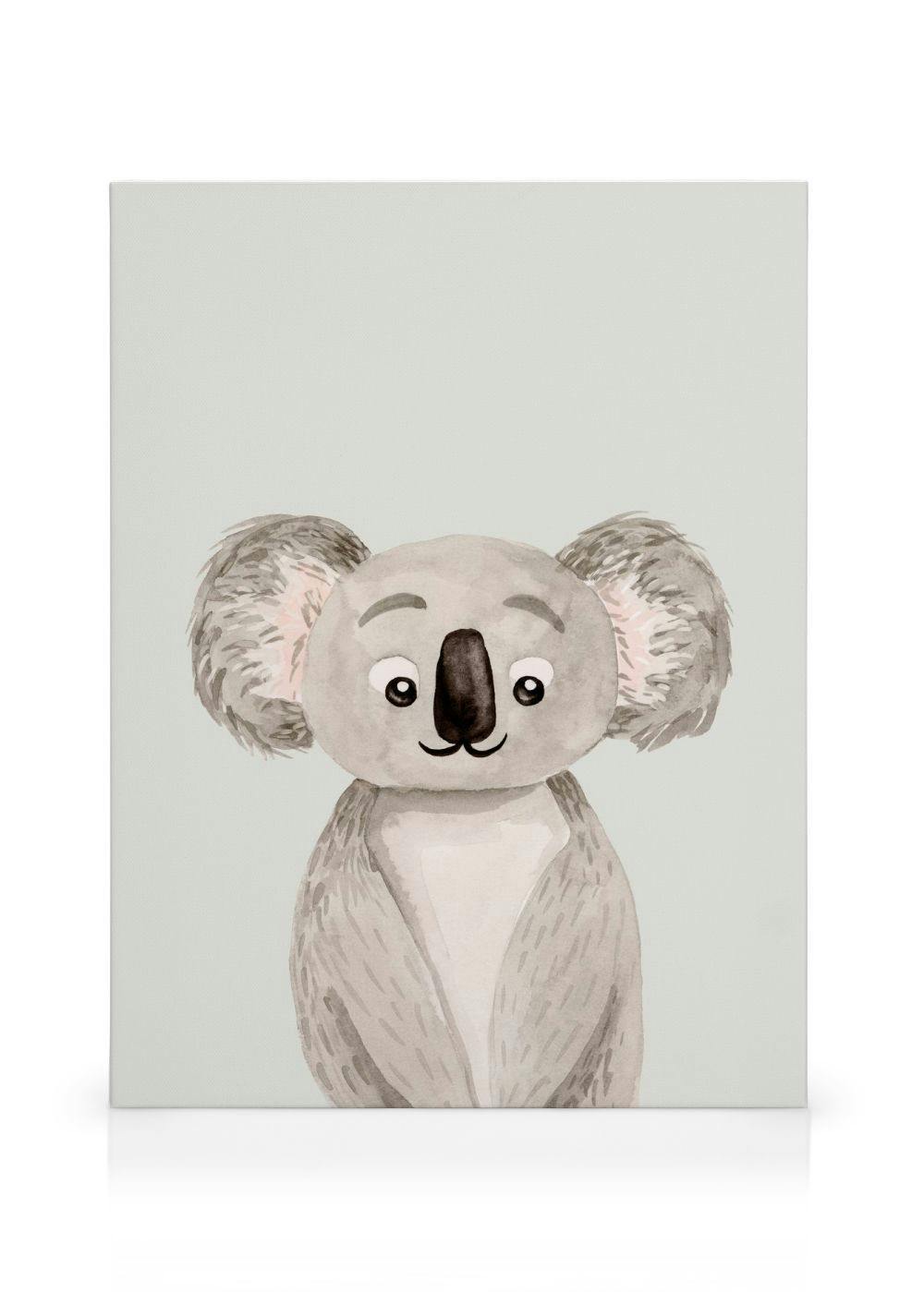 Søt koalabjørn med grå pels og rosa ører, malt i akvarellstil på lys grønn bakgrunn. Barnekunst lerret.