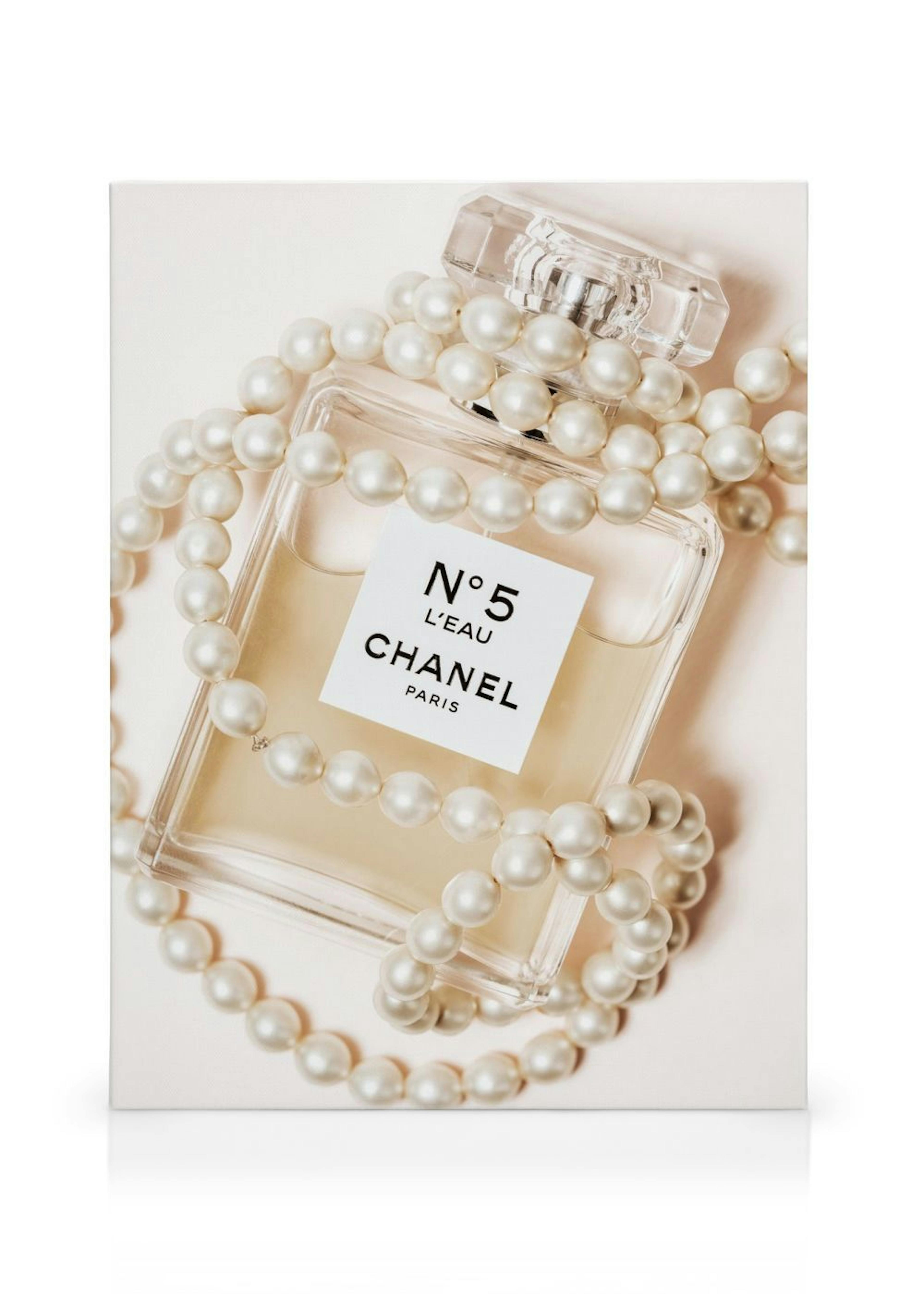 Chanel No5 In Pearls Canvas print