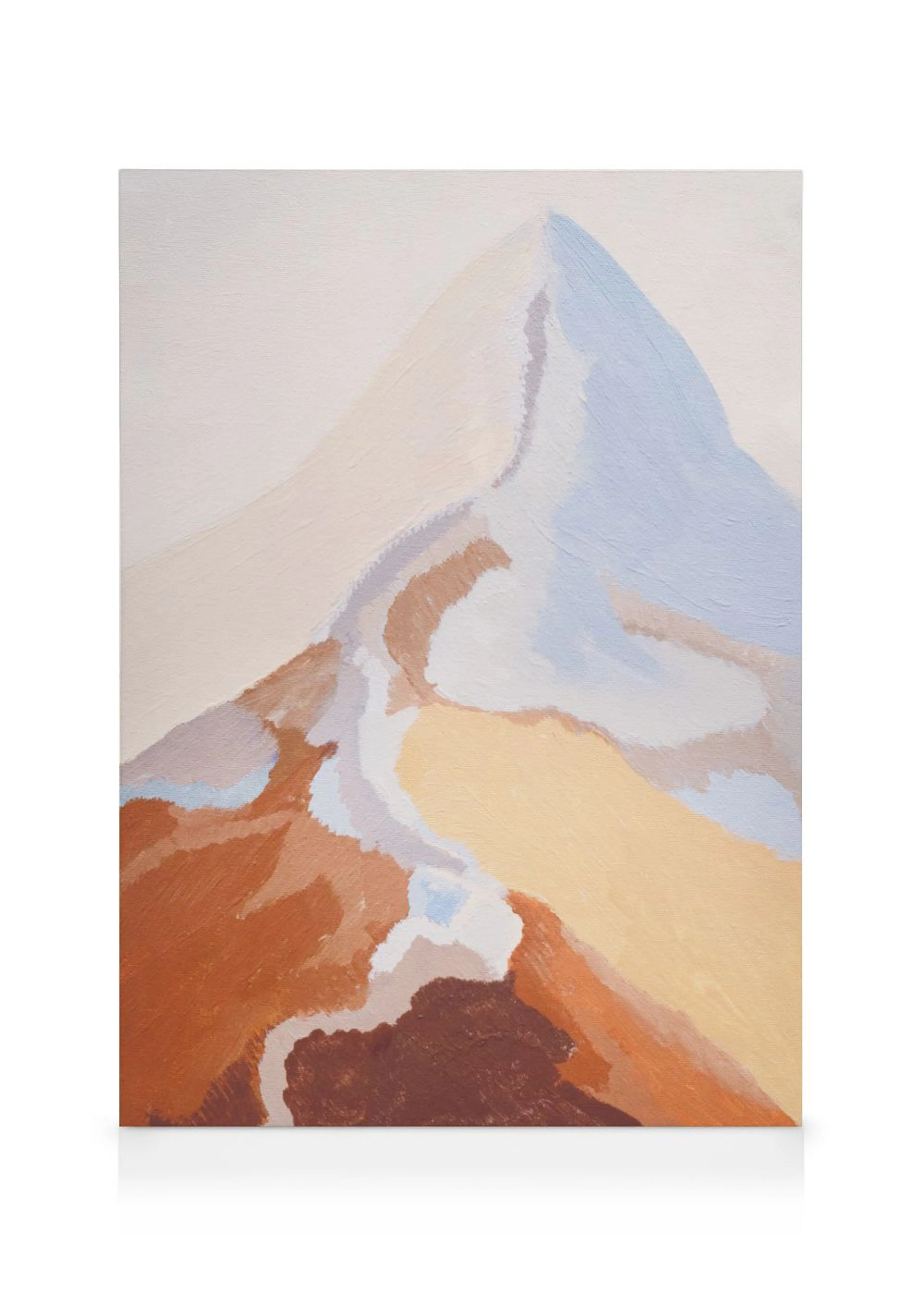 Toile de montagne enneigée aux nuances de brun, beige, blanc et bleu, avec une typographie abstraite.