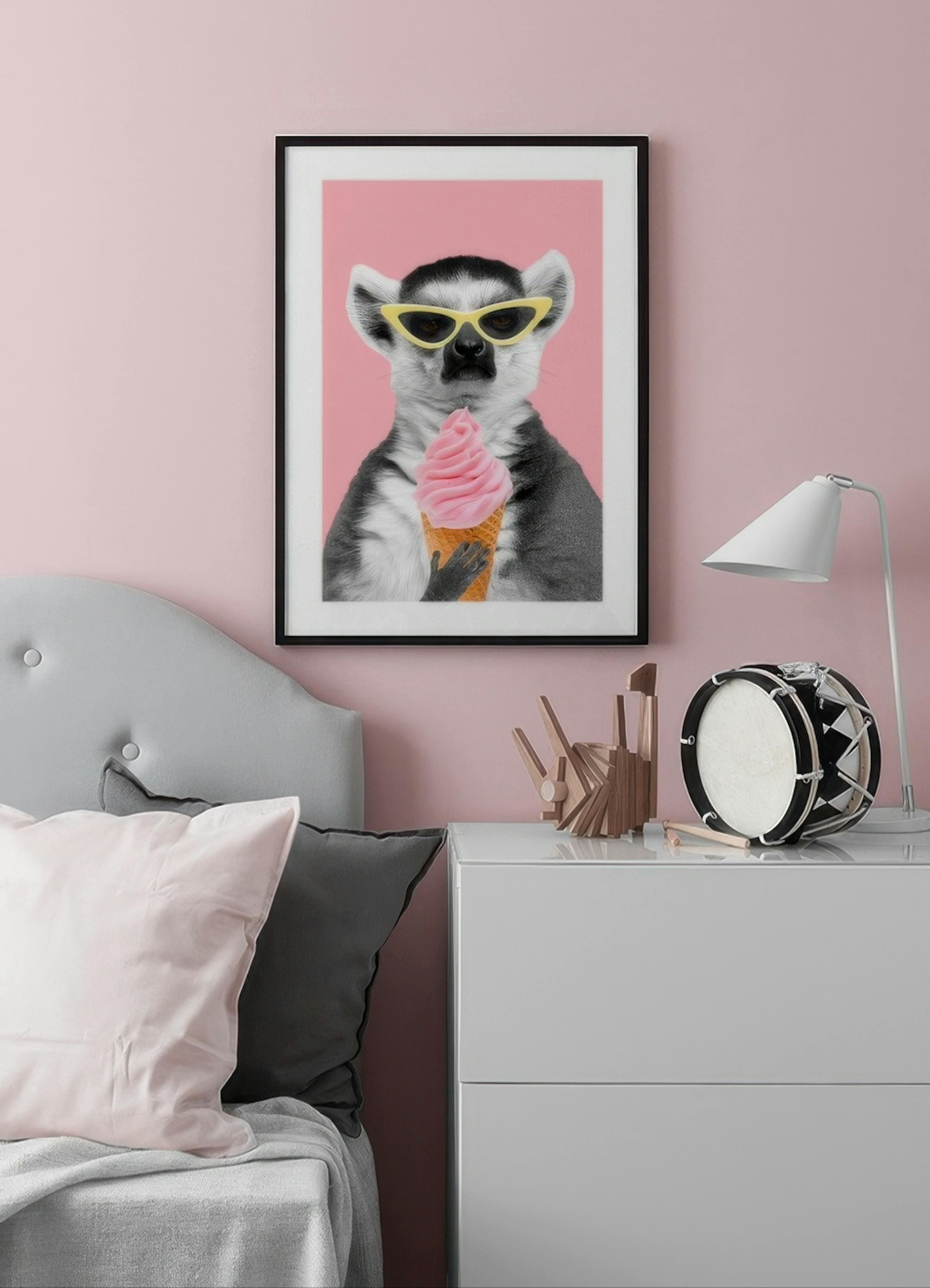 Lemur With Ice Cream Affiche