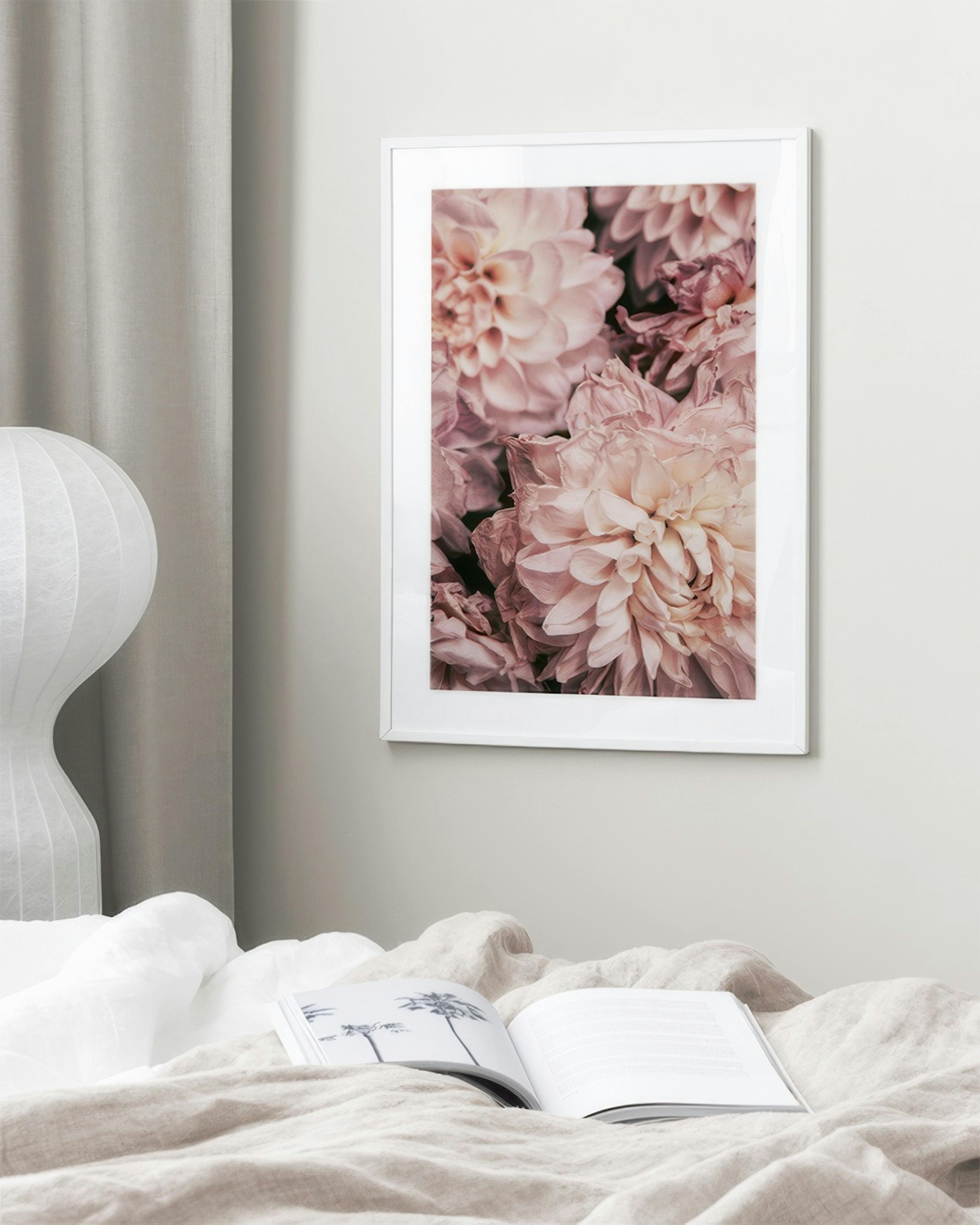 Moody Pink Dahlias 포스터