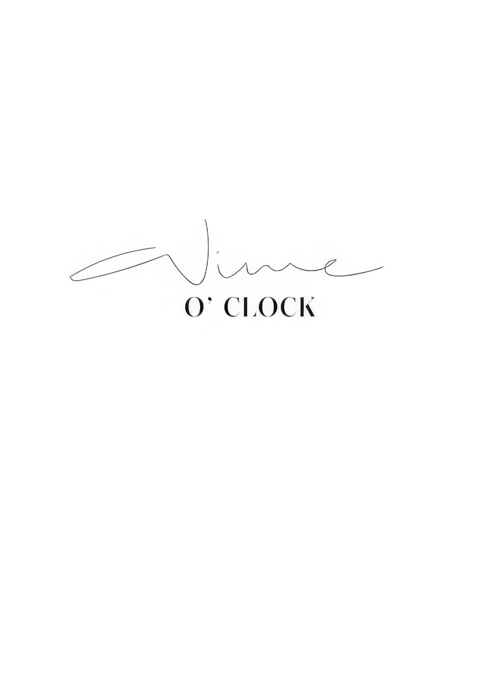 Affiche noir et blanc avec le texte Wine oclock en typographie manuscrite et moderne