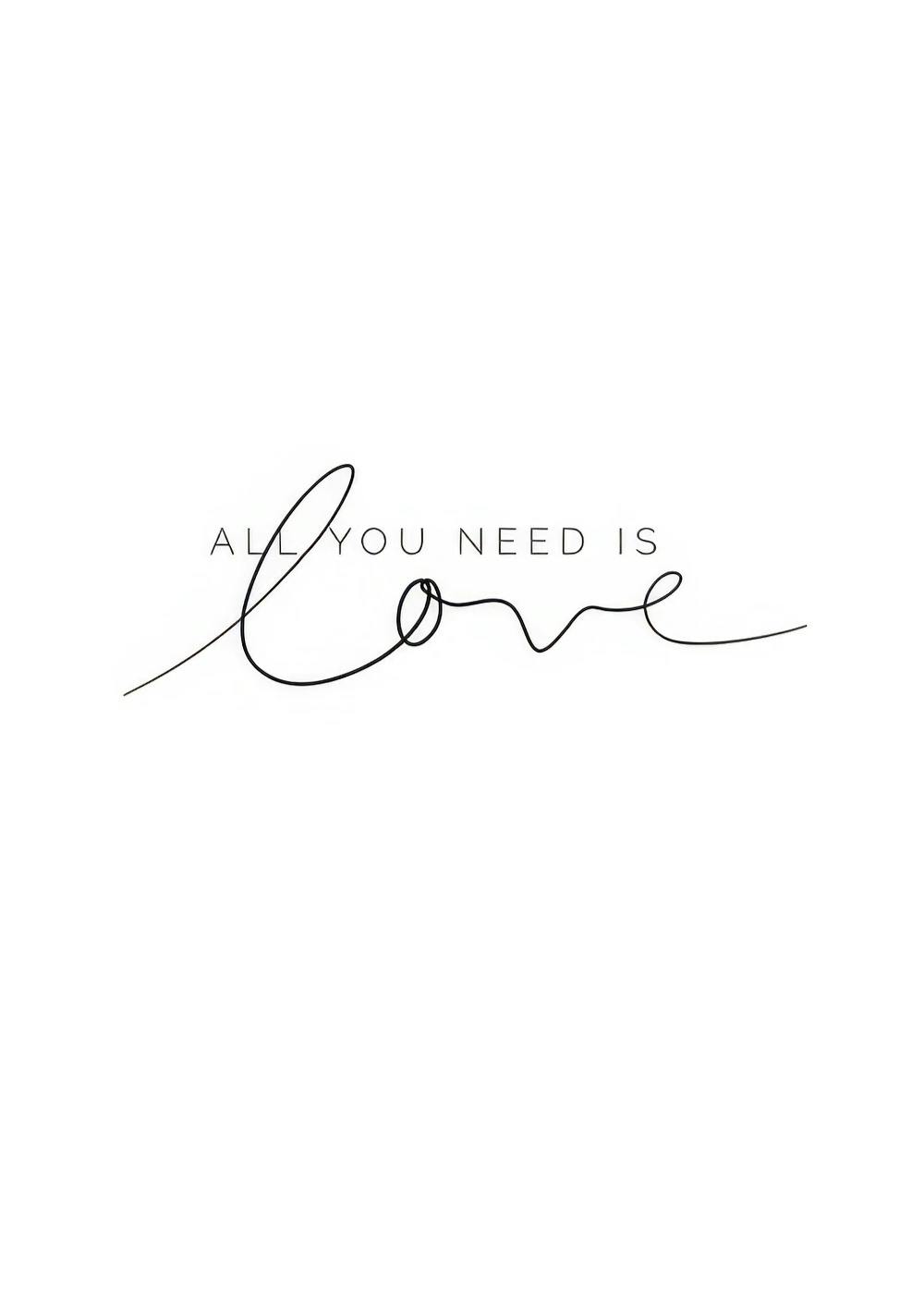 Affisch med citatet All you need is love i svart text på vit bakgrund, med ordet love i snirklig handstil.