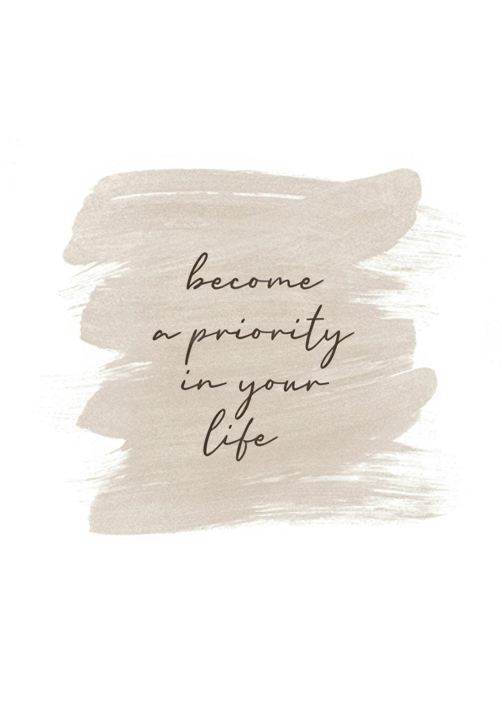 Affiche typographie Become a priority in your life en noir sur forme beige peinte, fond blanc