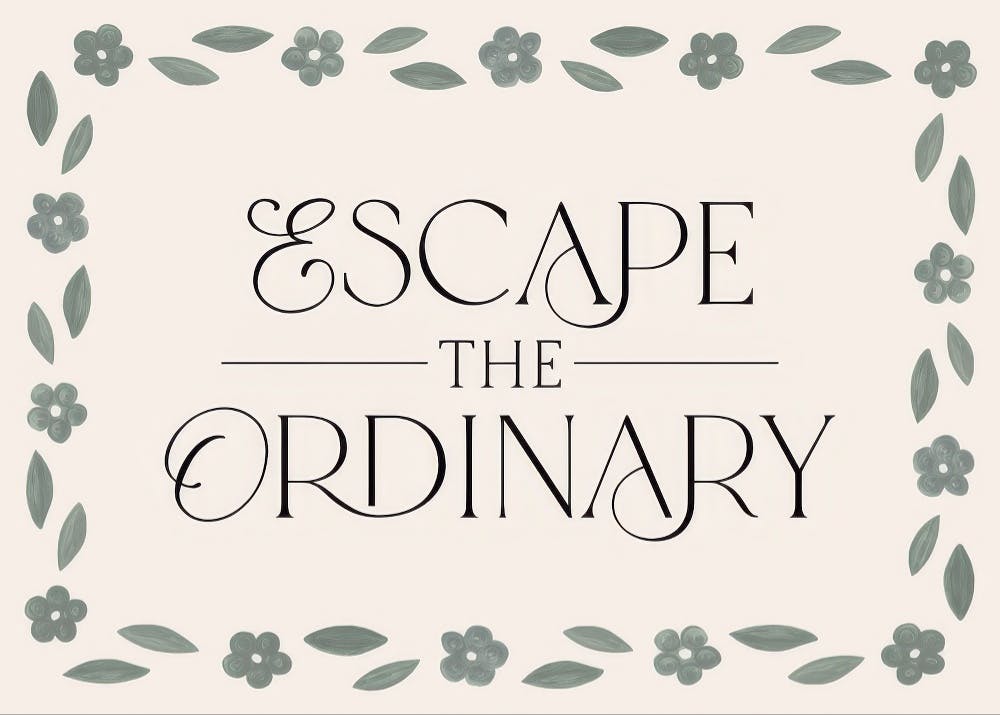 Affiche de texte avec la phrase Escape the ordinary en typographie décorative, bordure florale verte sur fond beige clair.
