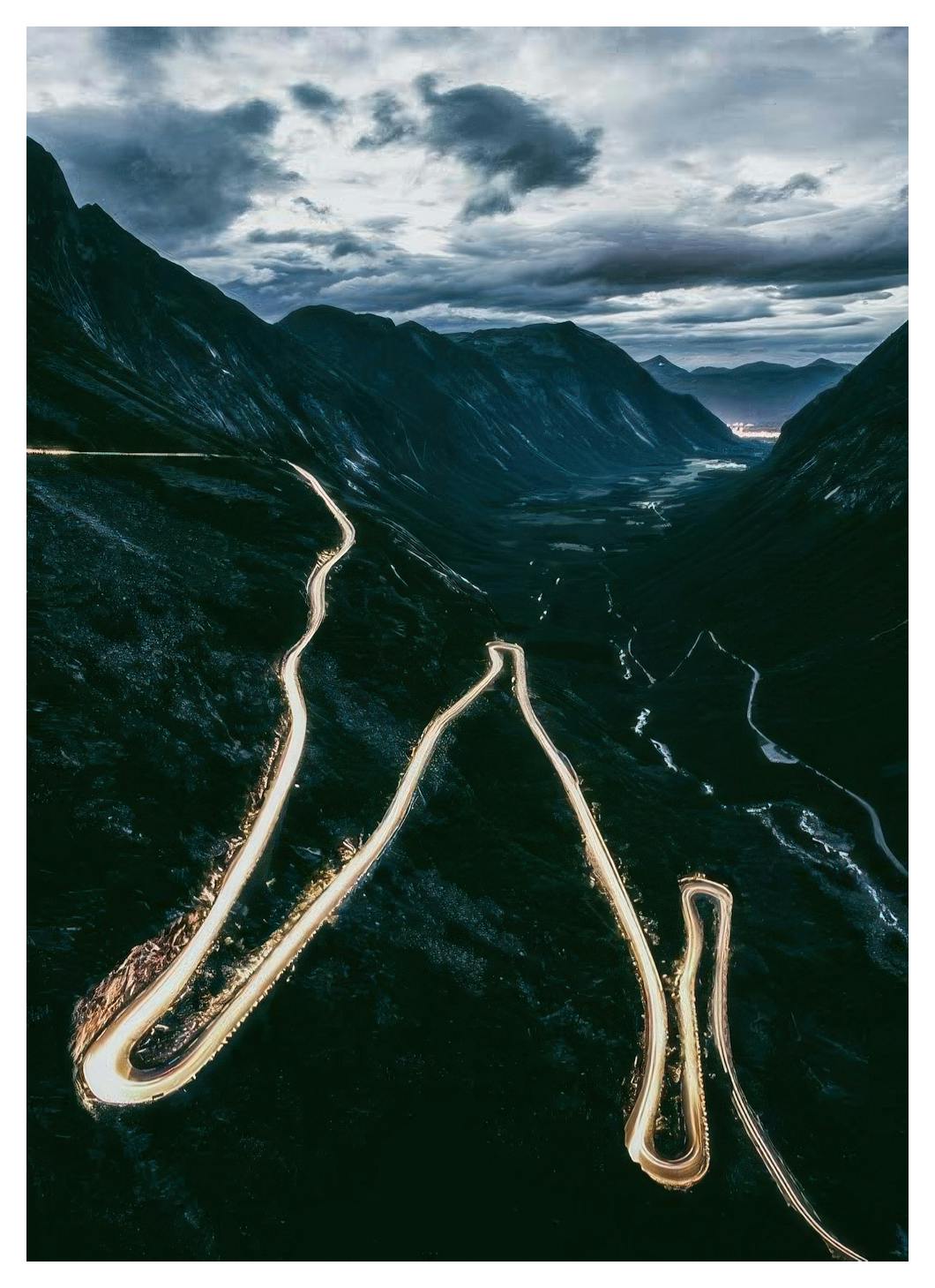 Trollstigen Poster (30x40 cm) -  Bilder mit Naturmotiven