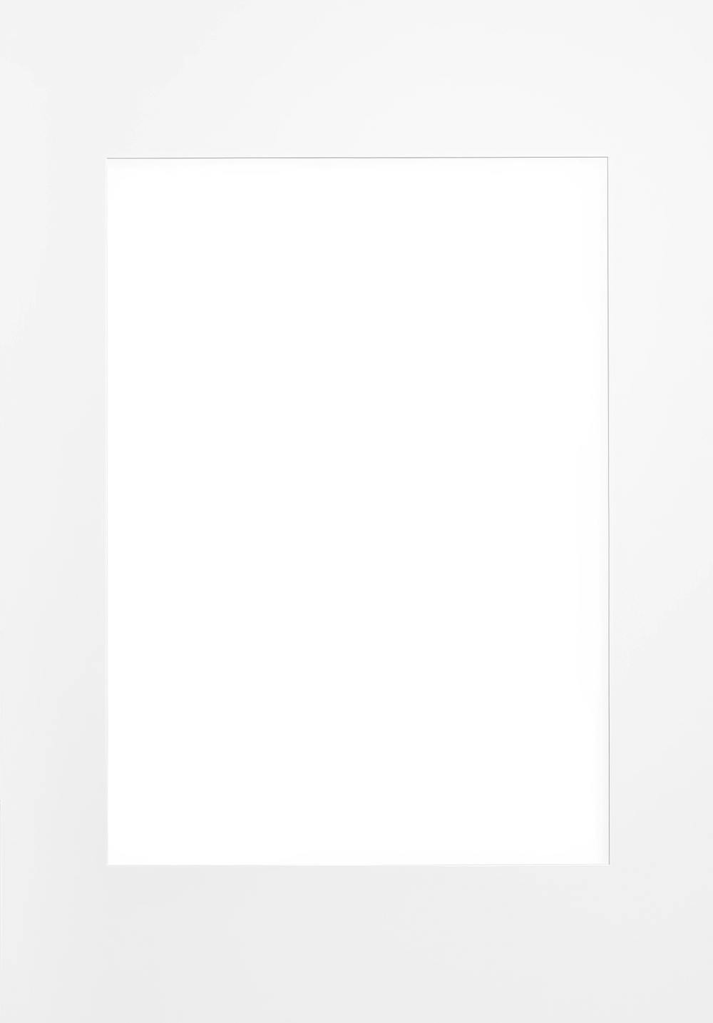 Weisses Passepartout für Bilderrahmen mit rechteckigem Ausschnitt.