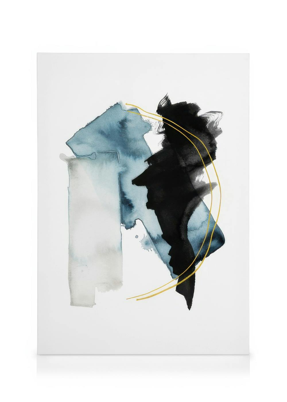 Abstrakt canvastavla med blå och svarta akvarellformer, accentuerade med böjda guldlinjer på vit bakgrund.