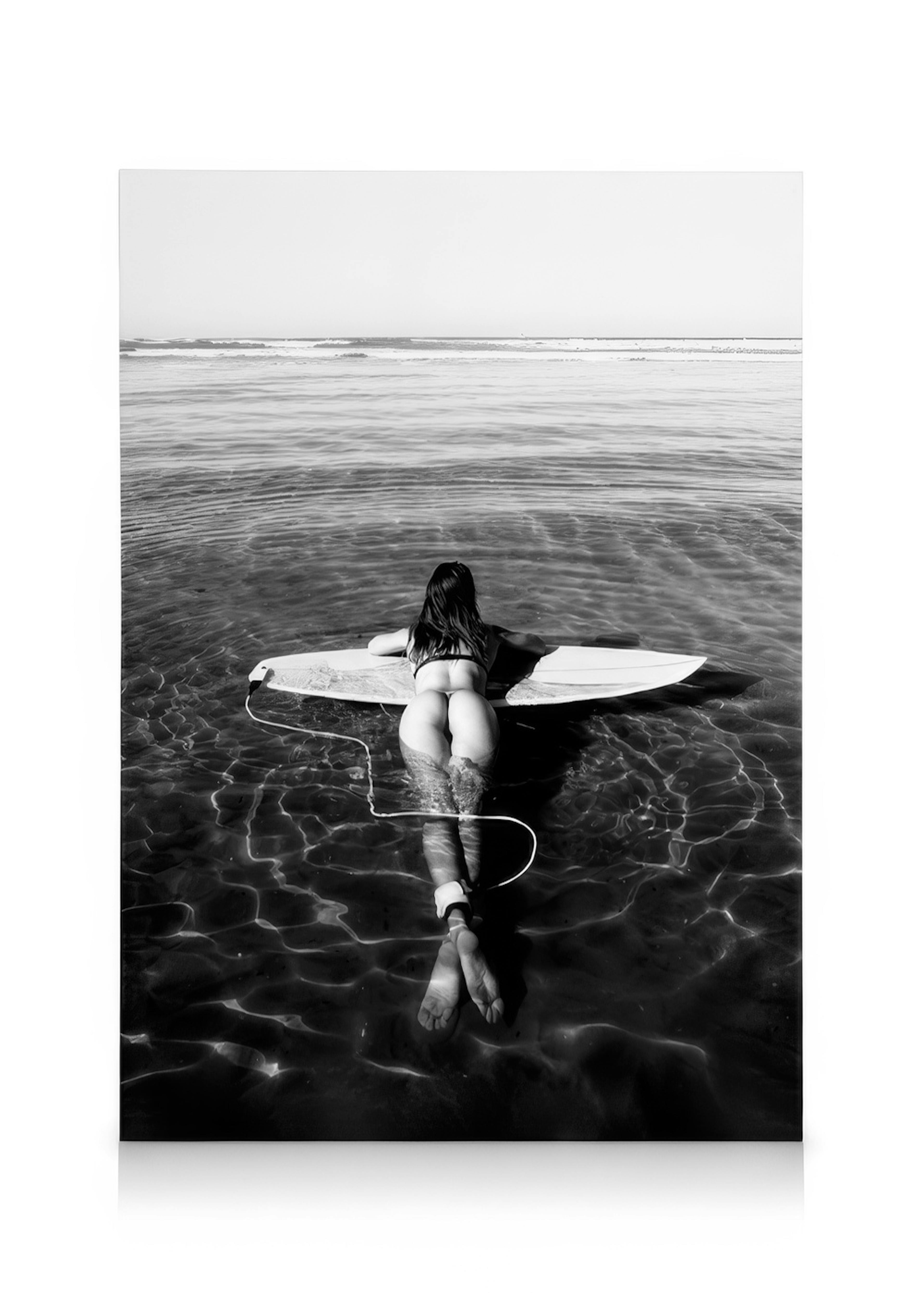 Floating on Surfboard Kanvaasi 0