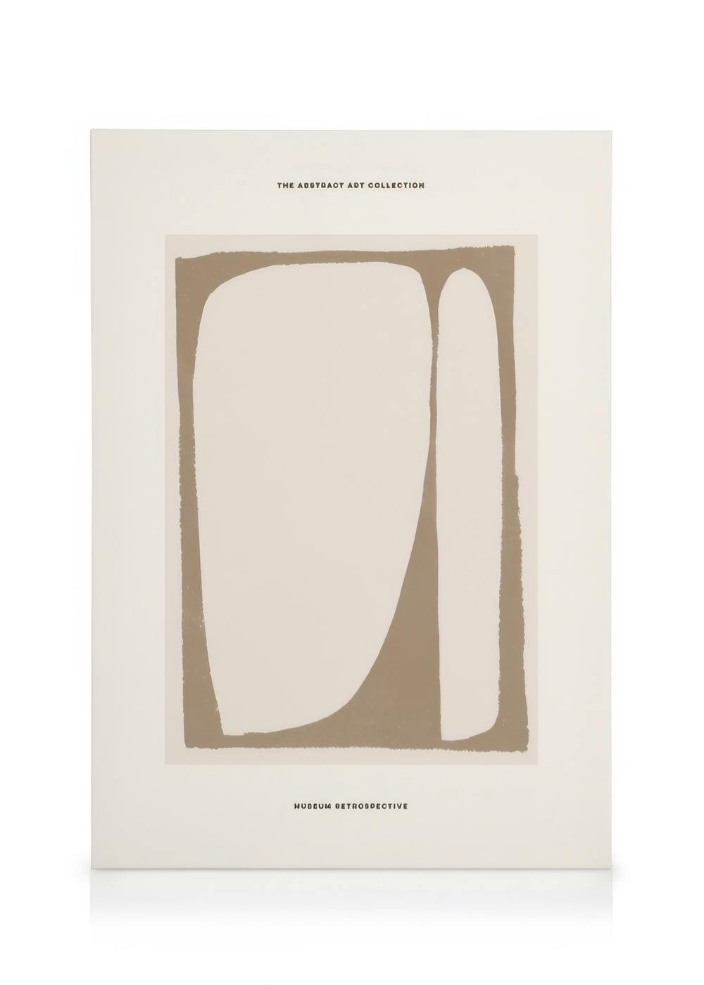 Lienzo abstracto beige con forma marrón de figura o jarrón simplificado sobre fondo blanco. Arte moderno, decoración interior.