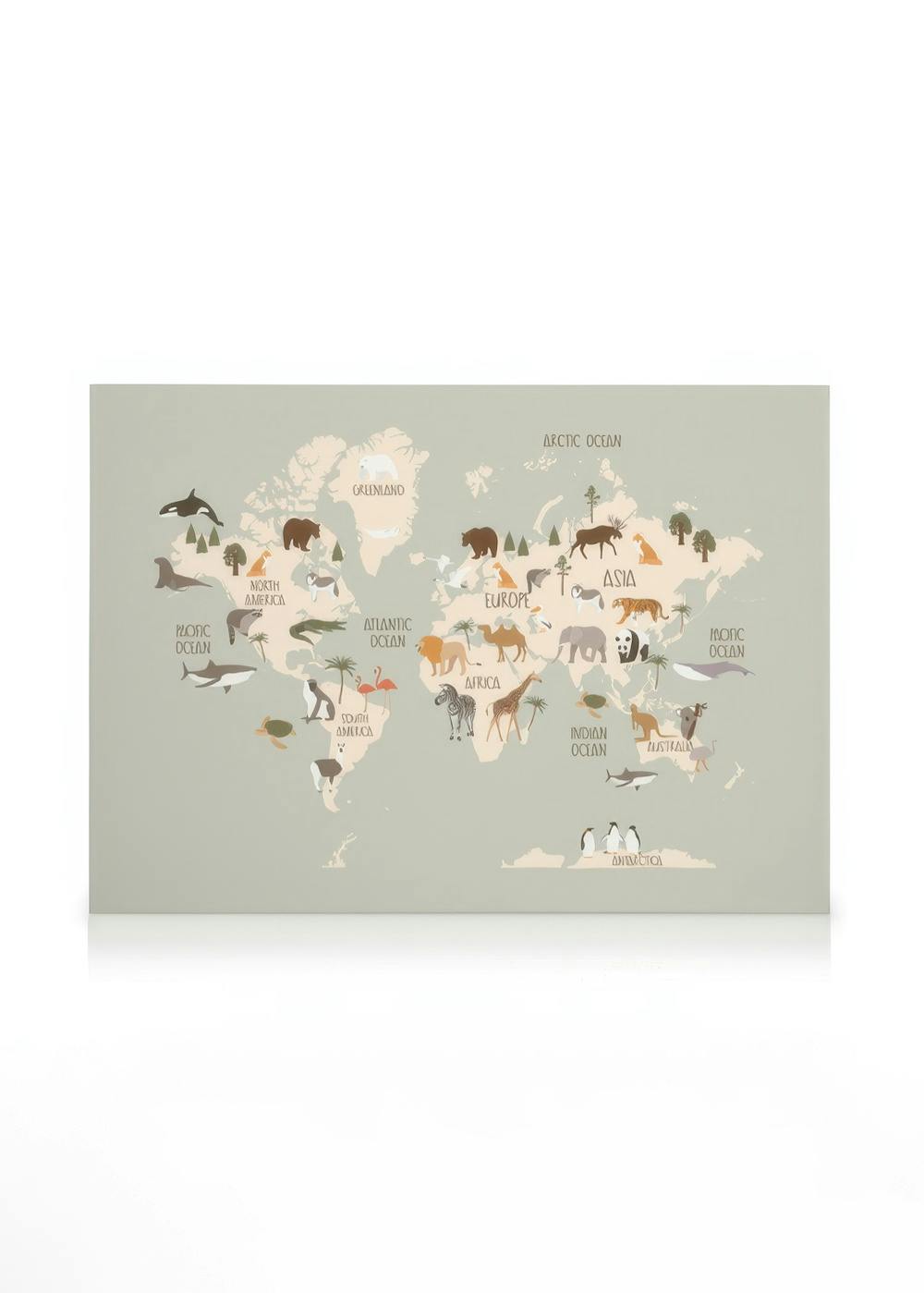 Toile carte du monde stylisée avec animaux colorés pour chaque continent, idéale pour chambre denfant