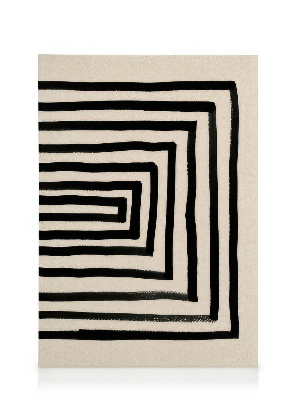Stampa su tela con motivo a spirale quadrata, pennellate nere su sfondo beige, arte murale moderna.