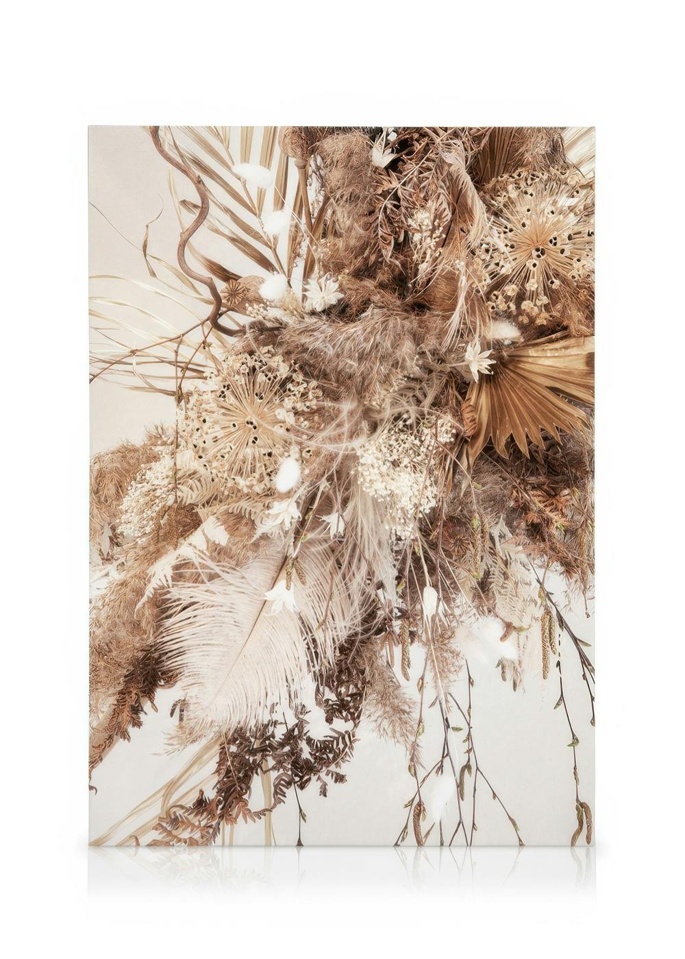 Toile avec composition de plantes et fleurs séchées dans des tons beiges, marron et blancs.