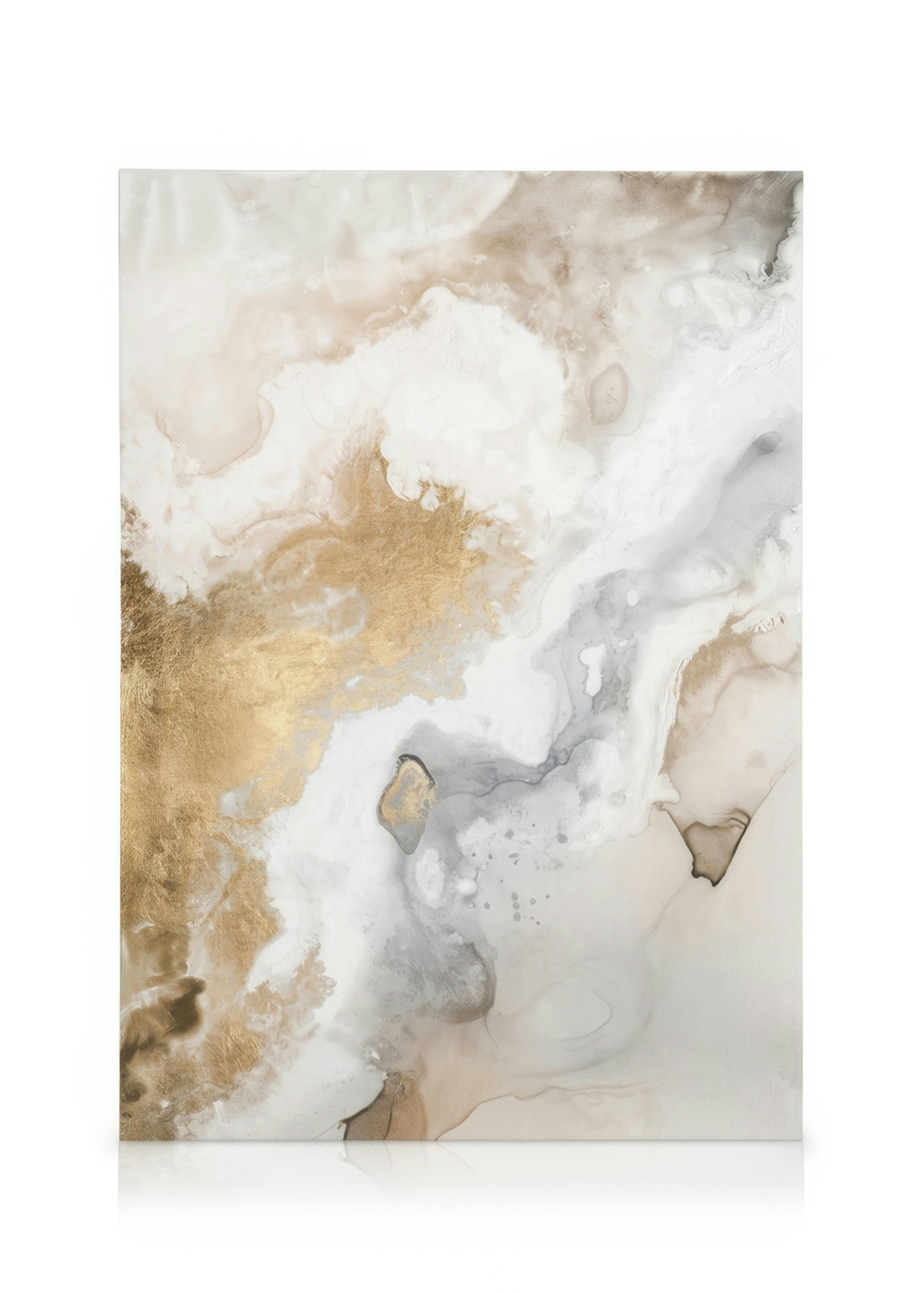 Abstraktní plátno s tekutým uměním v béžových, bílých a zlatých tónech, připomínající mramor.