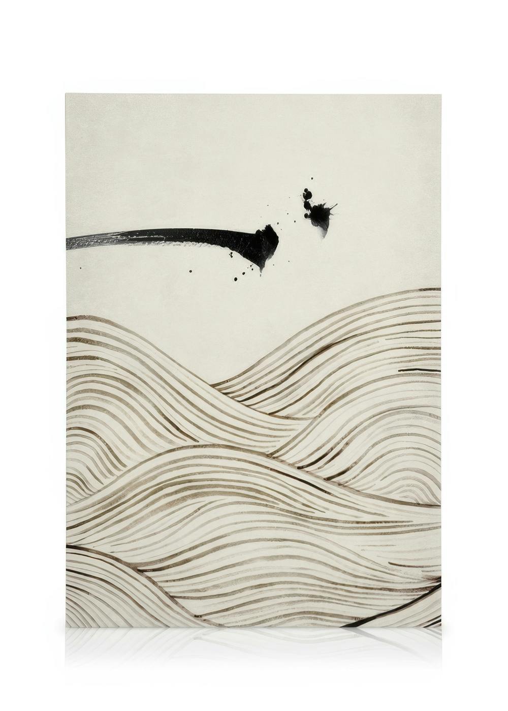 Konstnärlig canvastavla med abstrakta svarta penseldrag och bruna vågformade linjer.