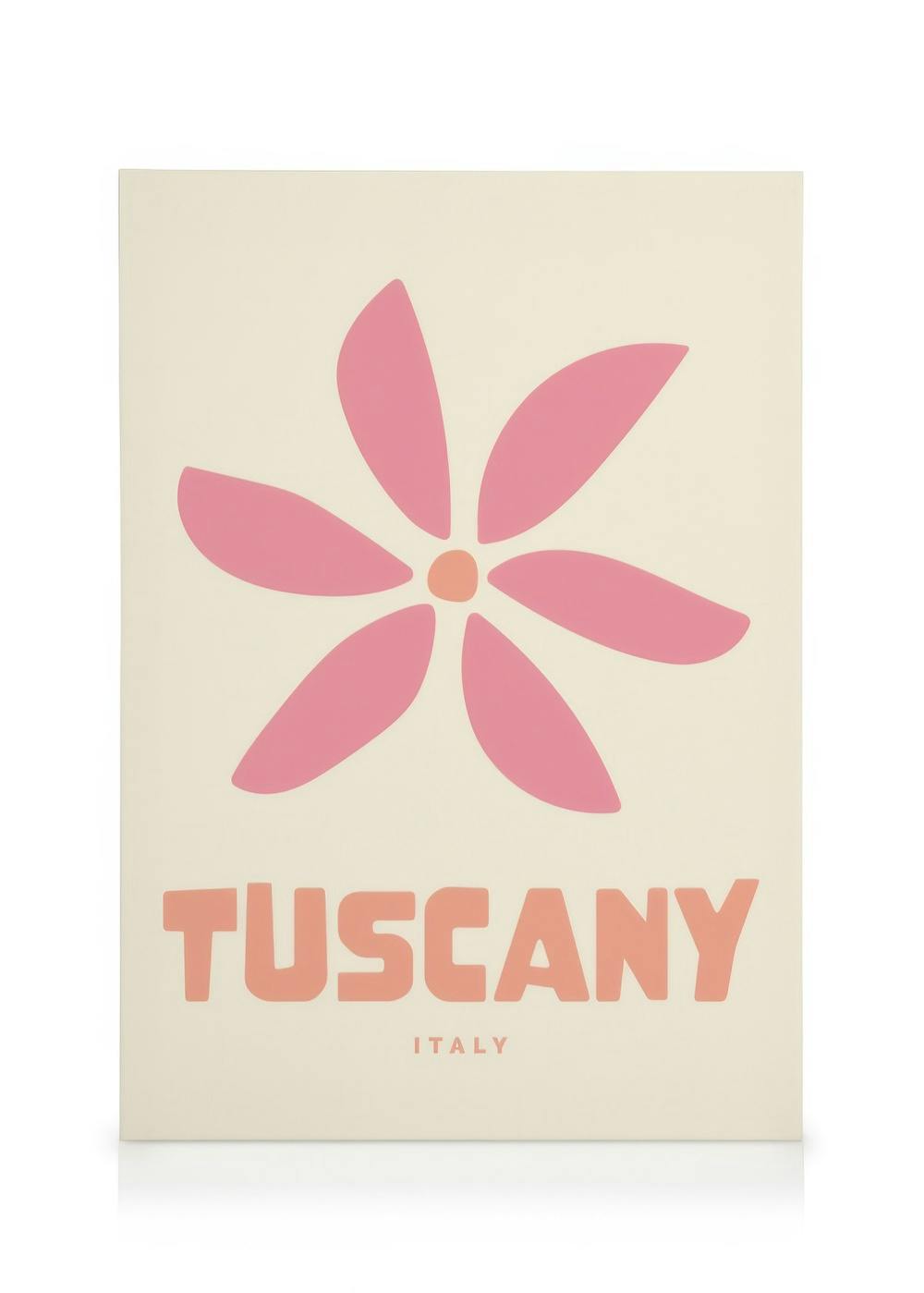 Graafinen Tuscany-kanvaasi, jossa on vaaleanpunainen kukka ja oranssi TUSCANY ITALY -teksti beigellä pohjalla.